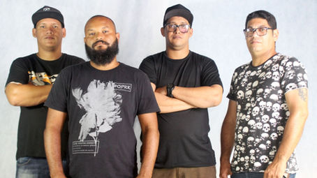 Fundada em 1996, na comunidade do Alto do Pascoal, a banda carrega resistência e uma pluralidade de ritmos desde de sua origem.