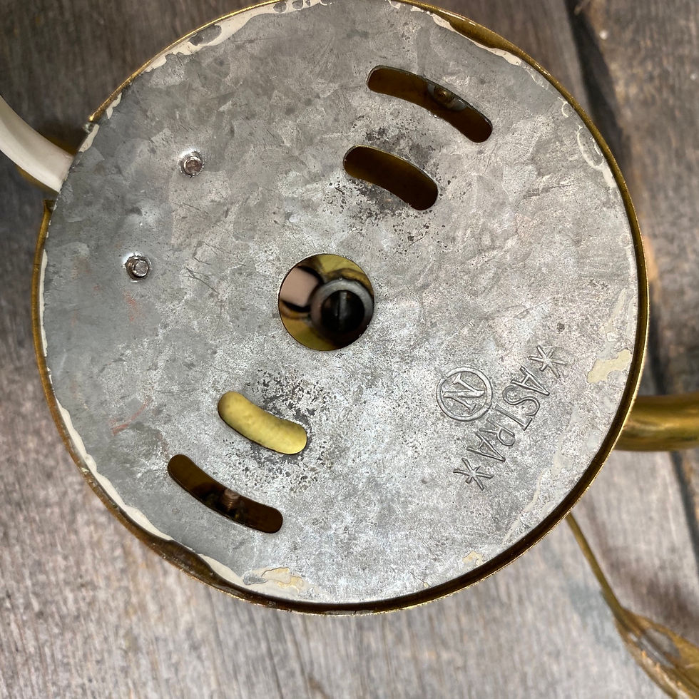 Miniatyrbilde: Et par Astra vegglamper 