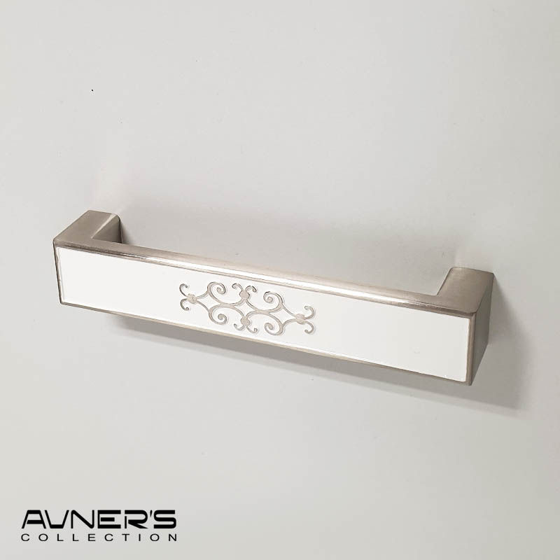 תמונה ממוזערת: Product: ידית לארון מטבח דגם 313 במידה 128 מ״מ אמייל לבן עם מוברש
