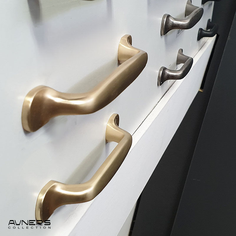 תמונה ממוזערת: Product: ידיות מזוודה לריהוט דגם 7032 זהב מוברש

