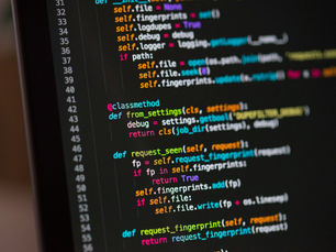 Tela de computador com linhas de código