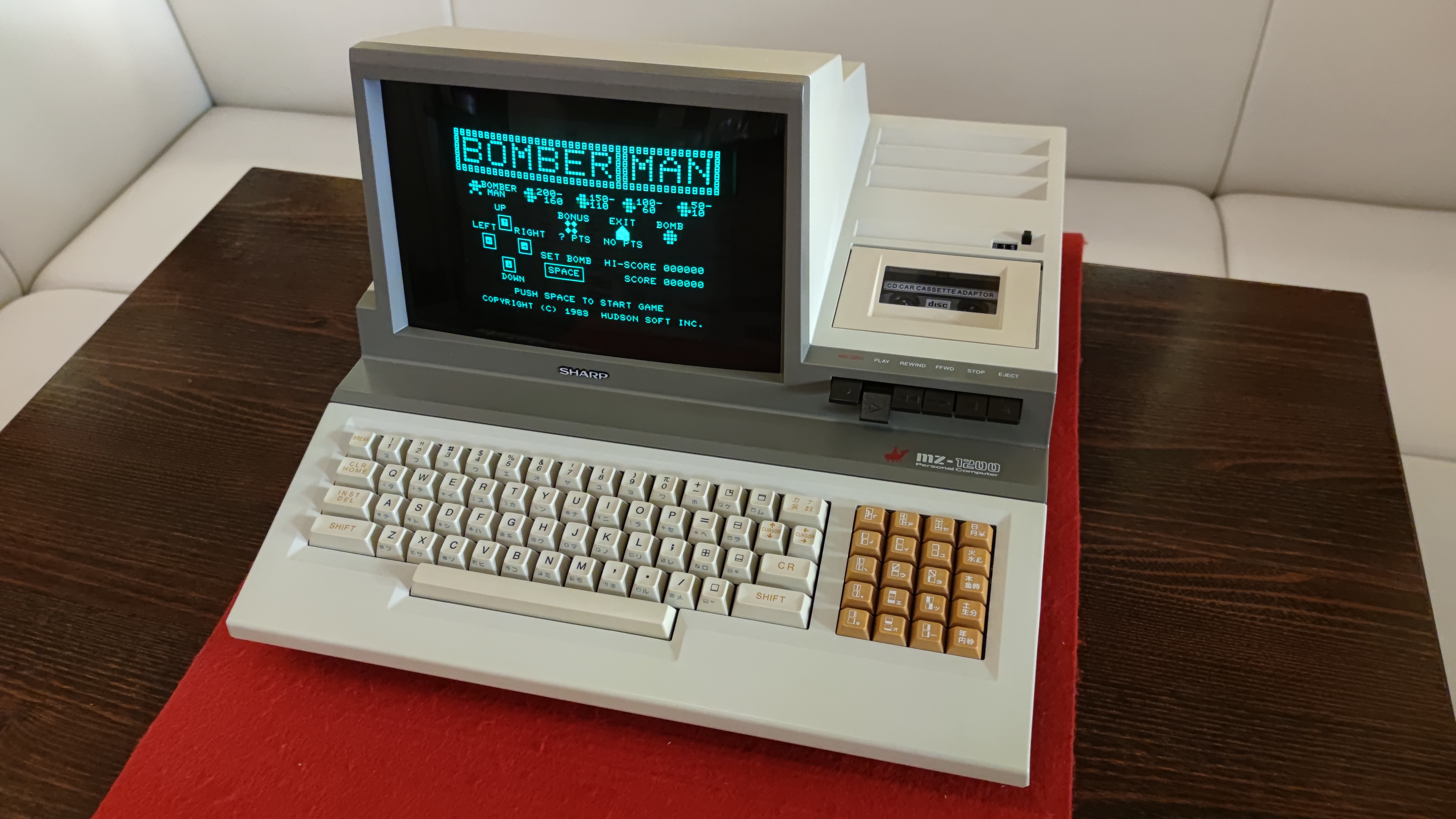 Sharp MZ-1200 — Japonsko, 1982.