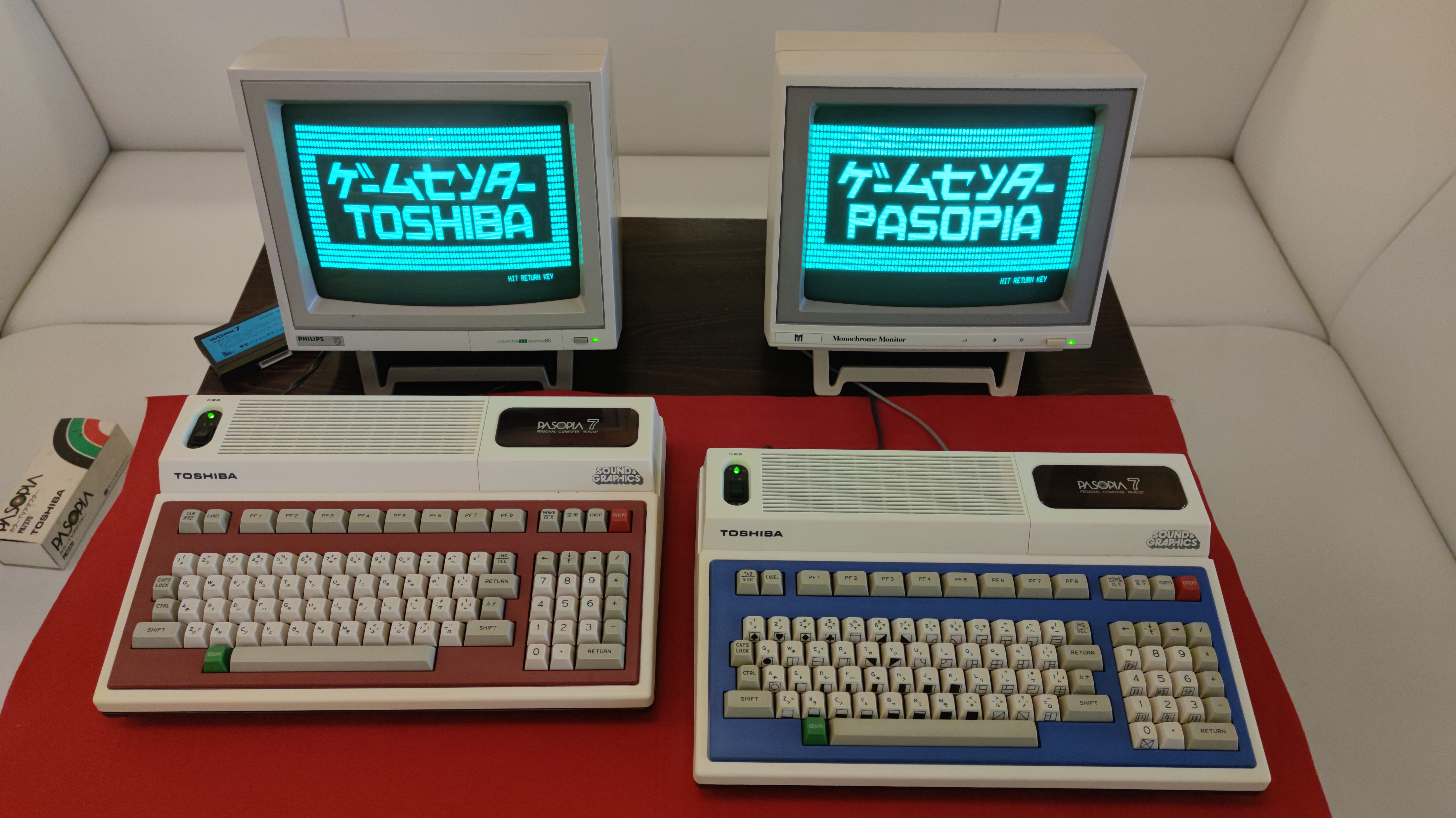 Toshiba Pasopia 7 (PA7007) — Japonsko, 1983.