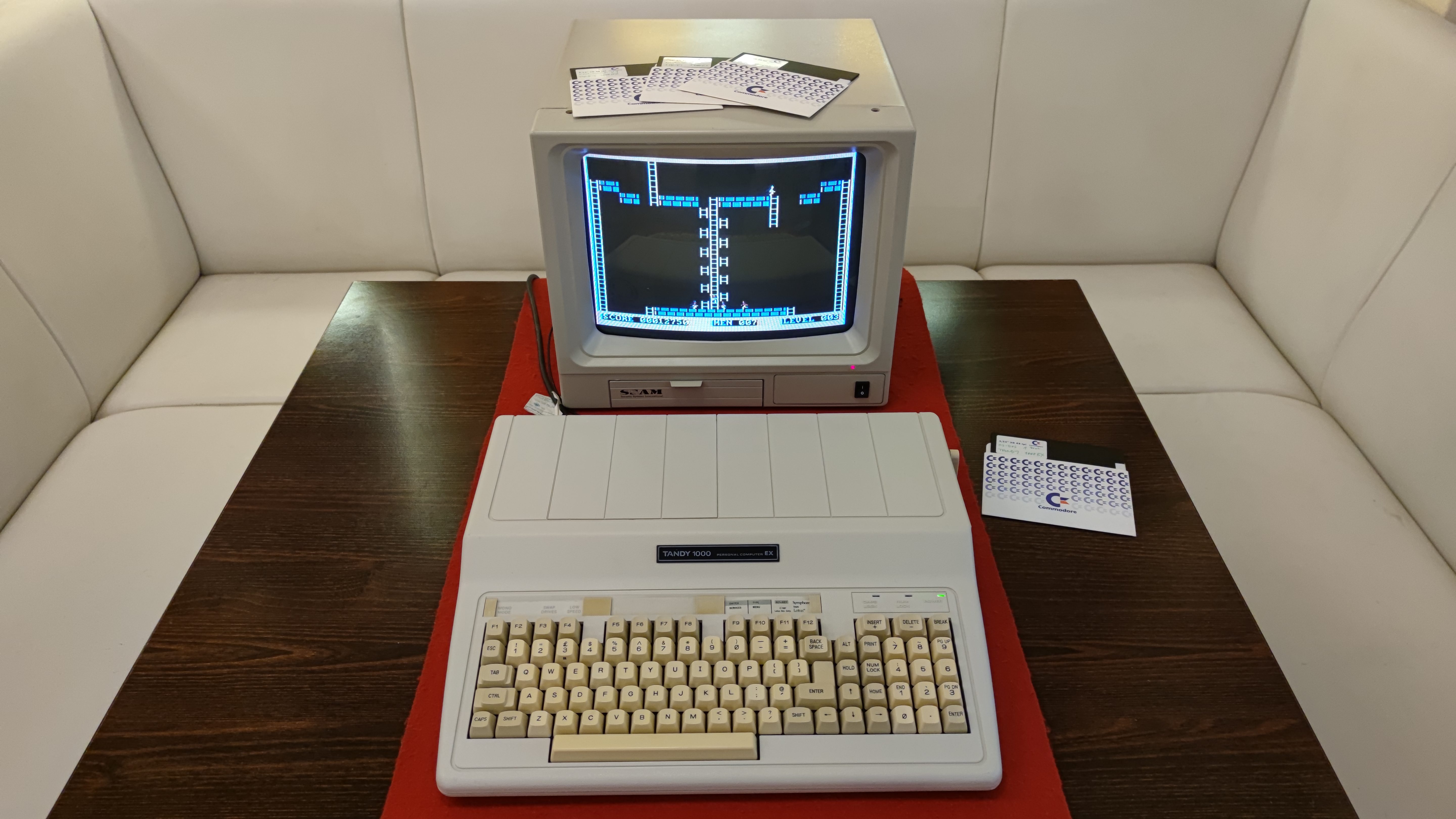 Tandy 1000EX — USA, 1986.