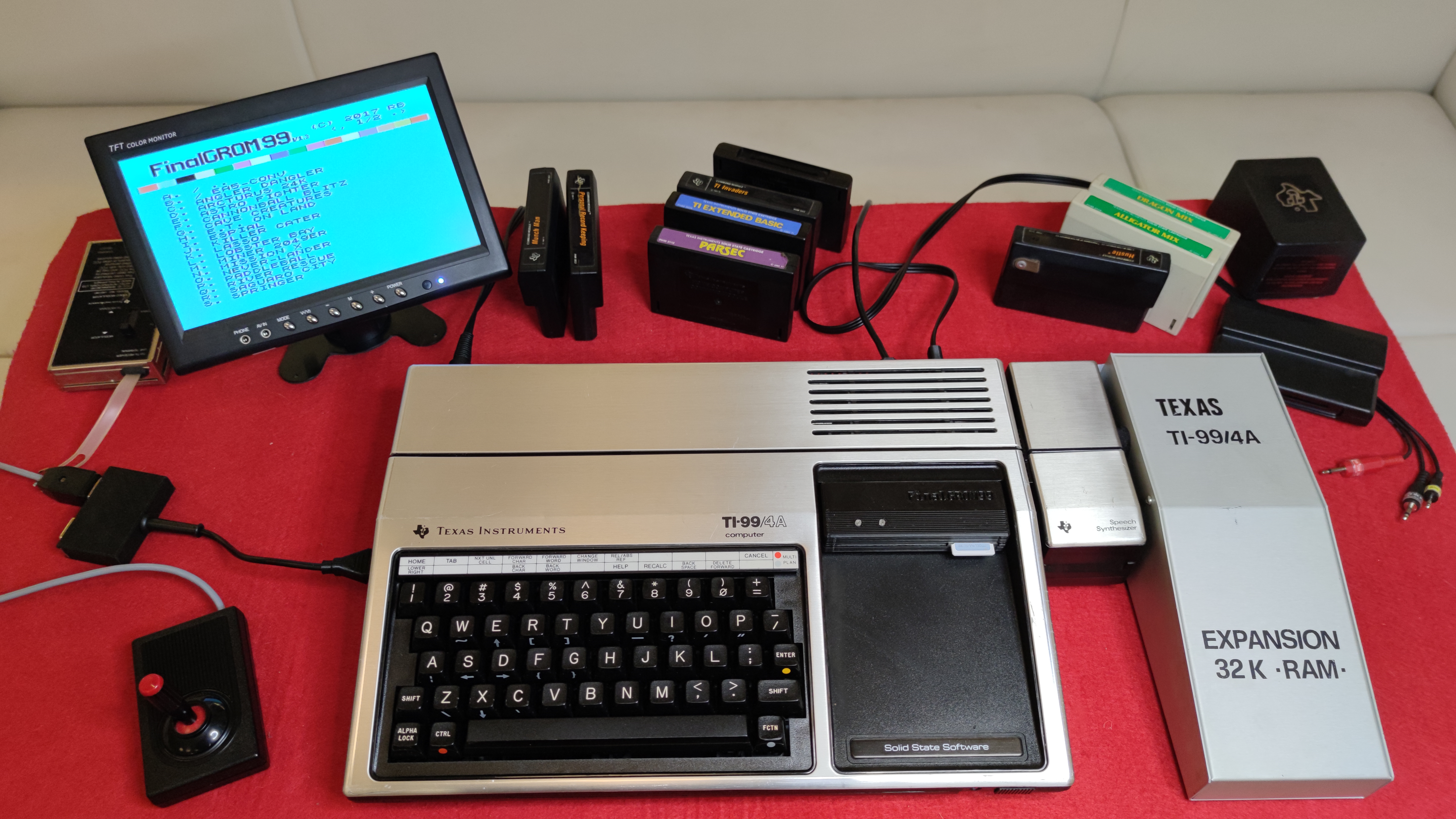 Texas Instruments TI-99/4A — USA, 1981.
