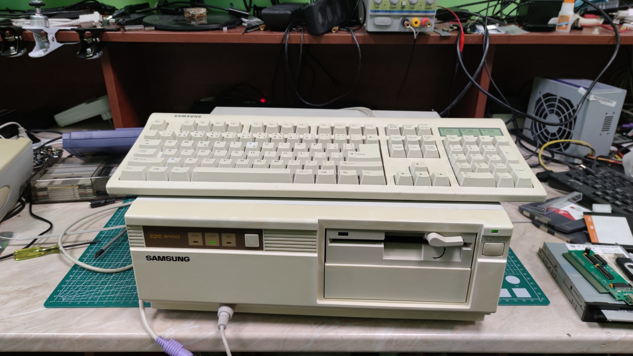 Samsung SPC-6100, Jižní Korea, 1989, IBM PC AT kompatibilní počítač s 80286