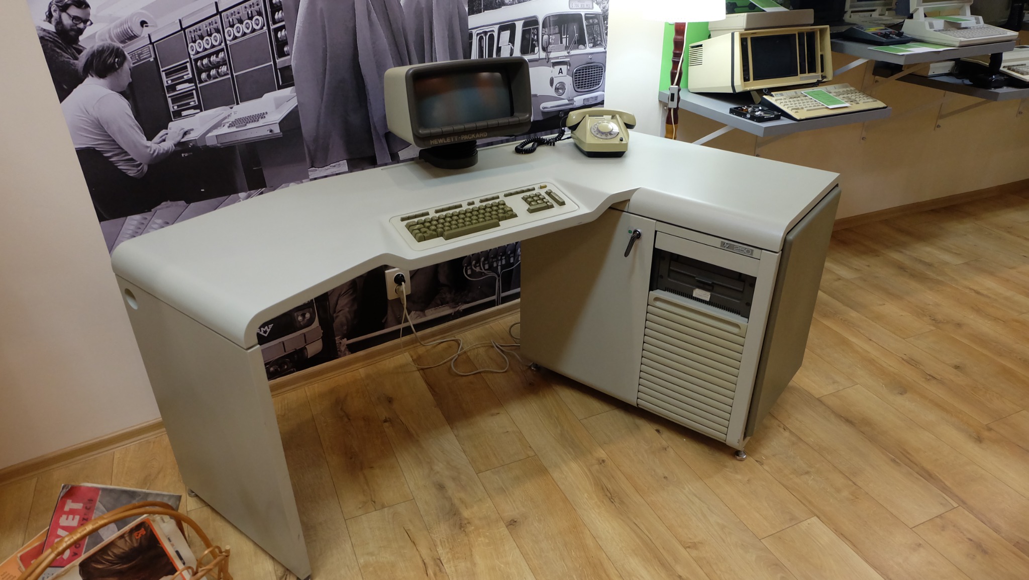 Hewlett-Packard HP 250, USA, 1978, víceuživatelský 16bitový podnikový počítač