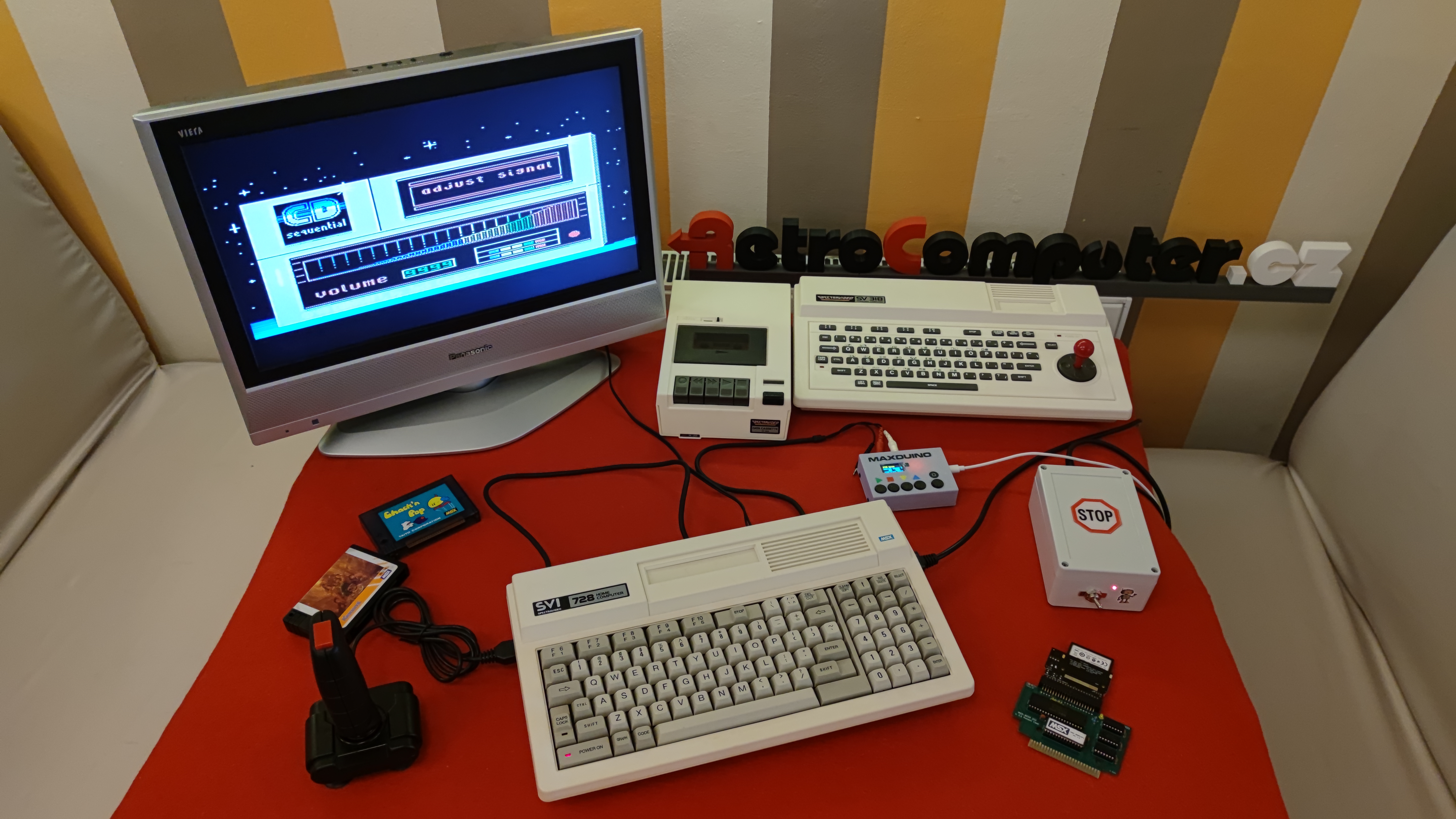 Spectravideo SVI-728 — Hongkong/USA, 1984.