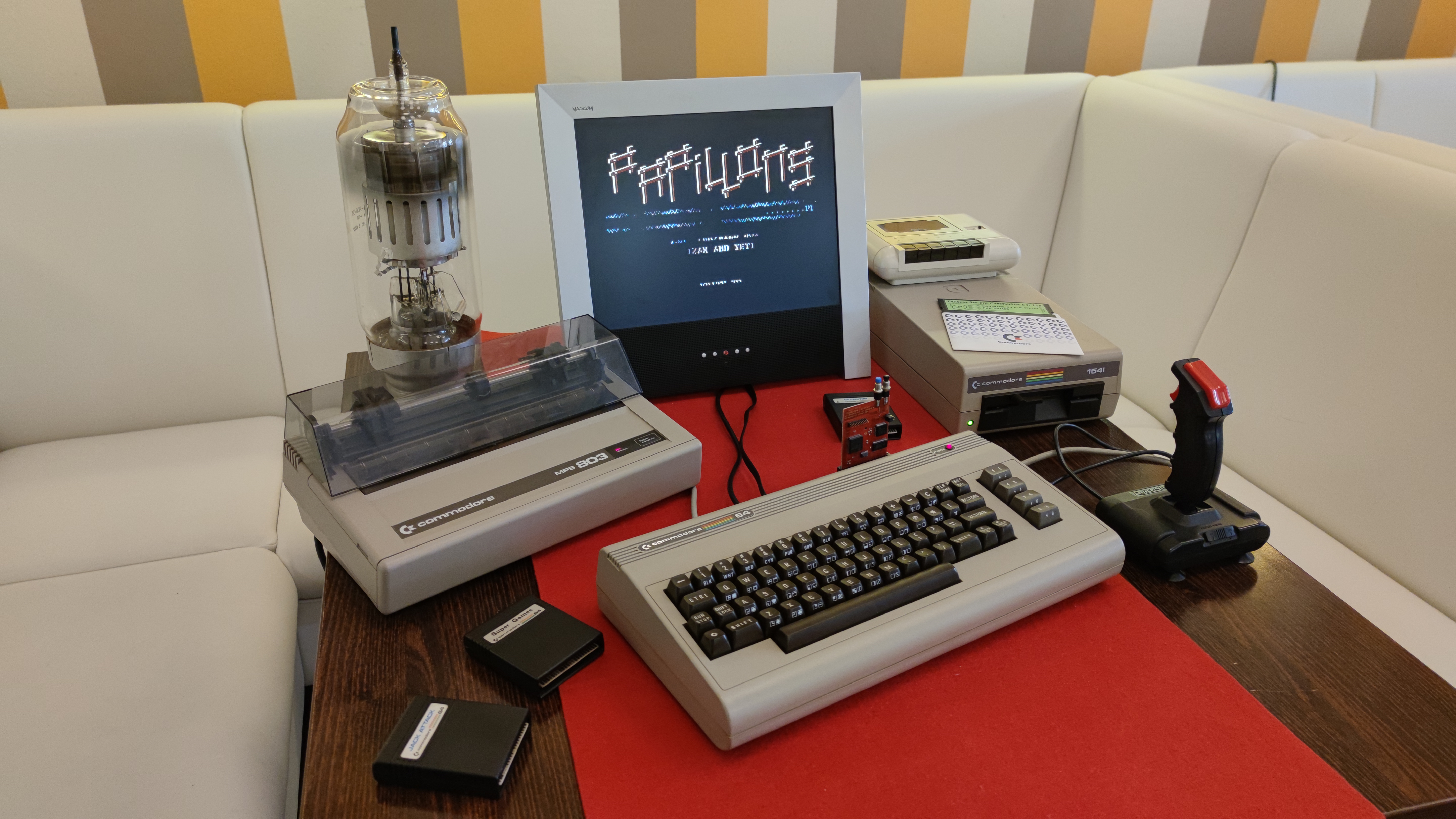 Commodore 64 + tiskárna MPS-803 — USA, 1983.