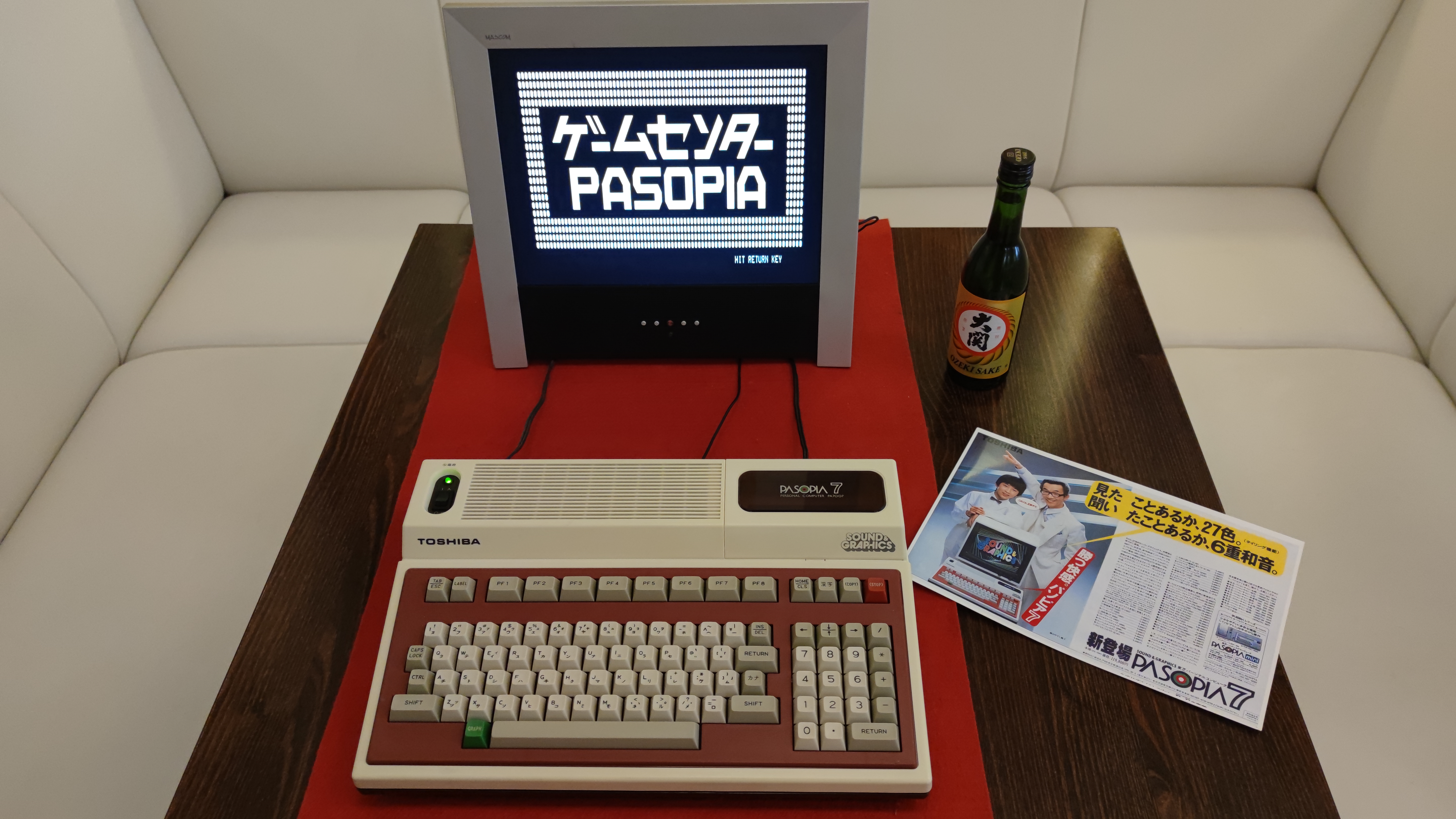 Toshiba Pasopia 7 (PA7007) — Japonsko, 1983.
