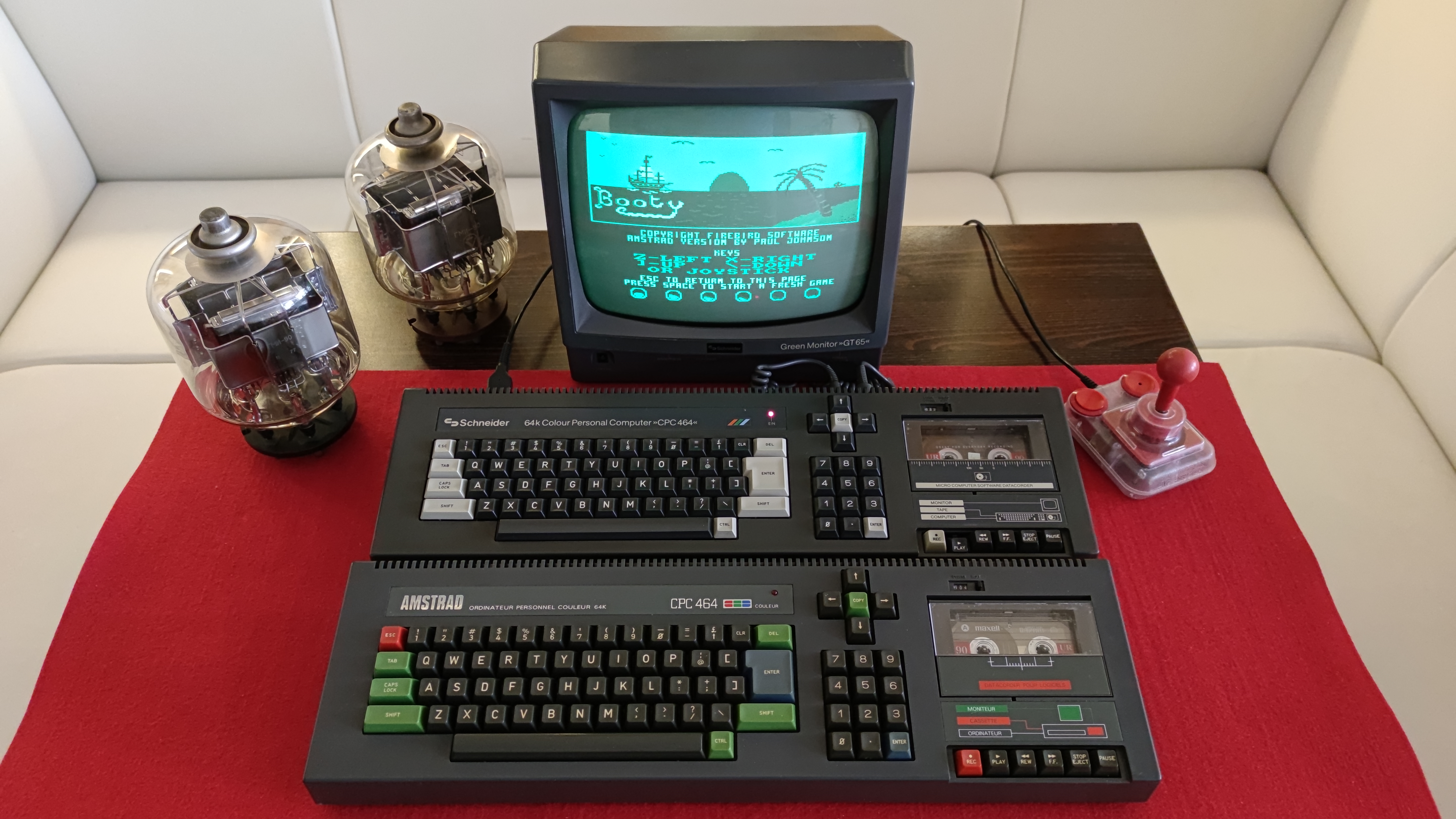 Srovnání: Schneider CPC 464 × Amstrad CPC 464 — Německo/Anglie, 1984.