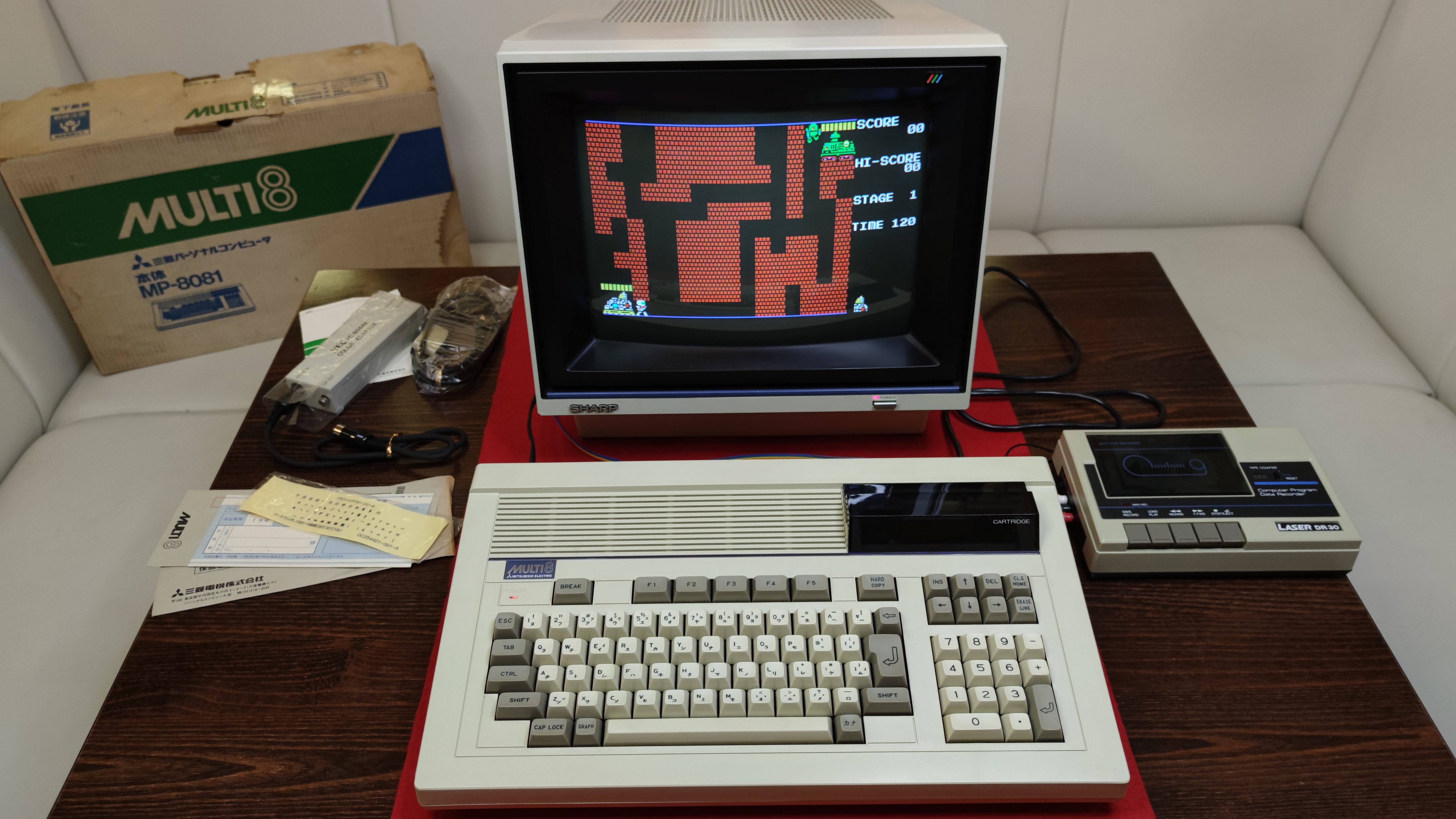 Mitsubishi Multi 8 MP-8081 — Japonsko, 1983.