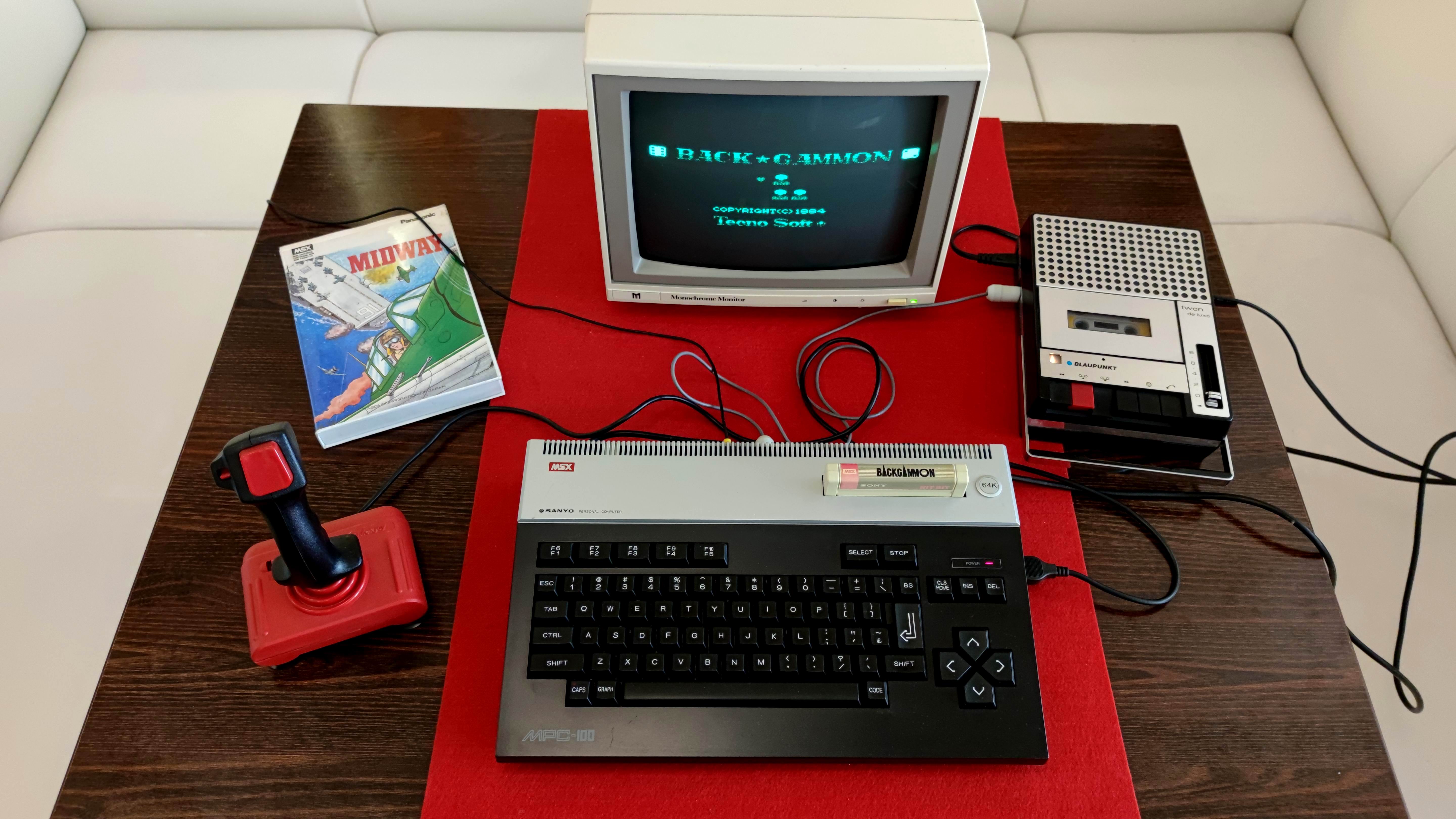 Sanyo MPC-100 MSX — Japonsko/Anglie, 1985.