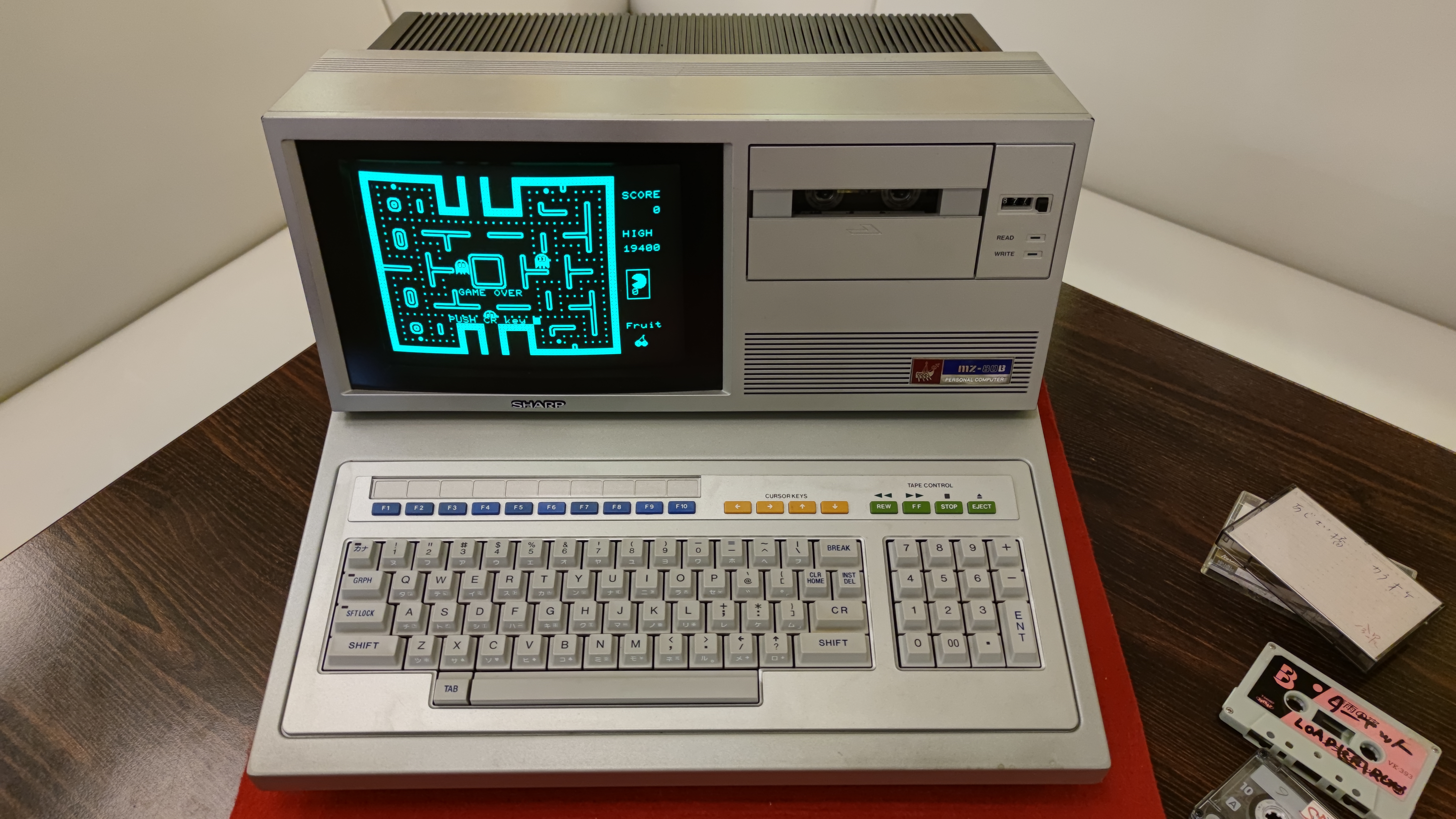 Sharp MZ-80B — Japonsko, 1981.