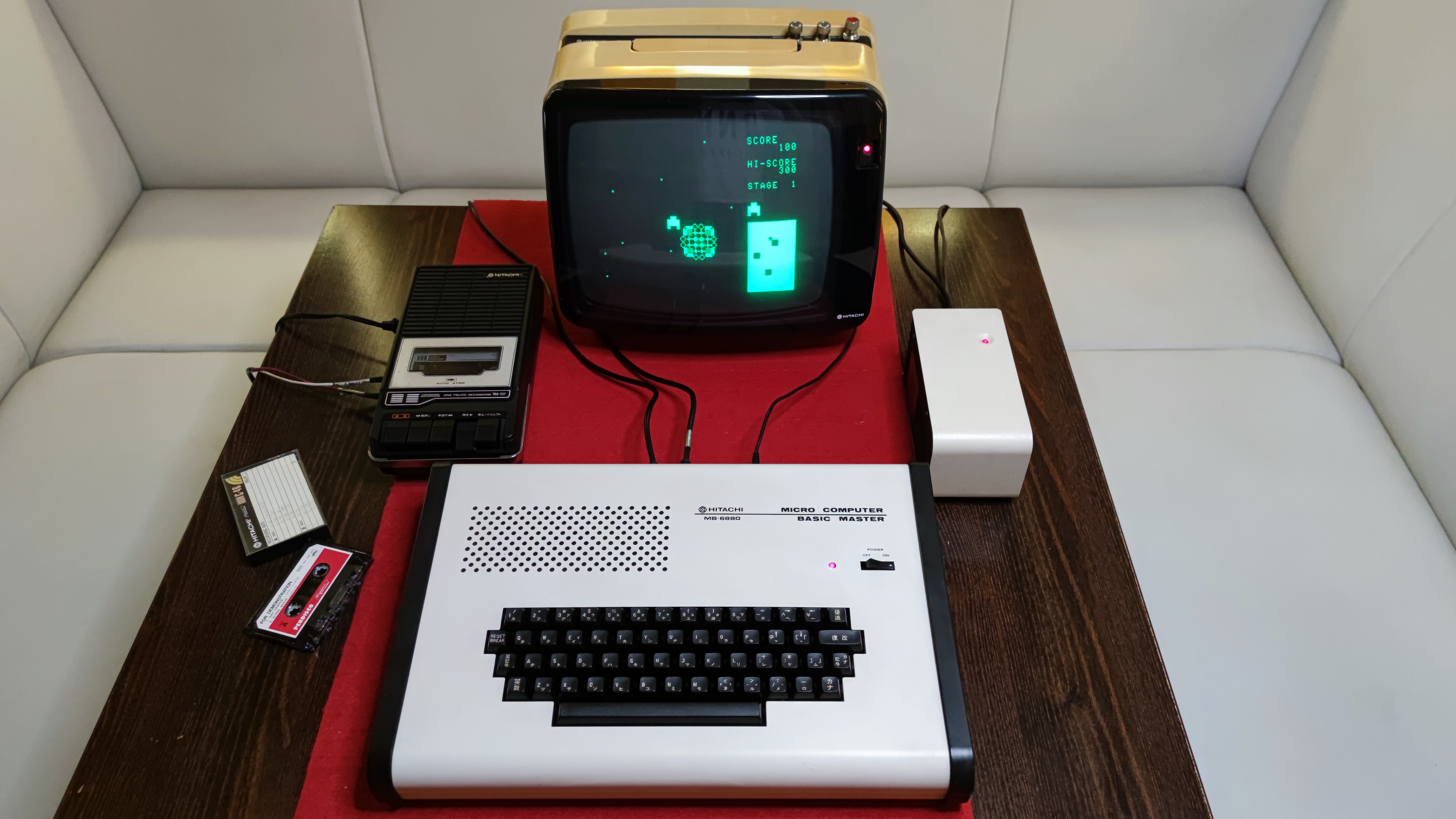 Hitachi MB-6880 Basic Master — Japonsko, 1978.