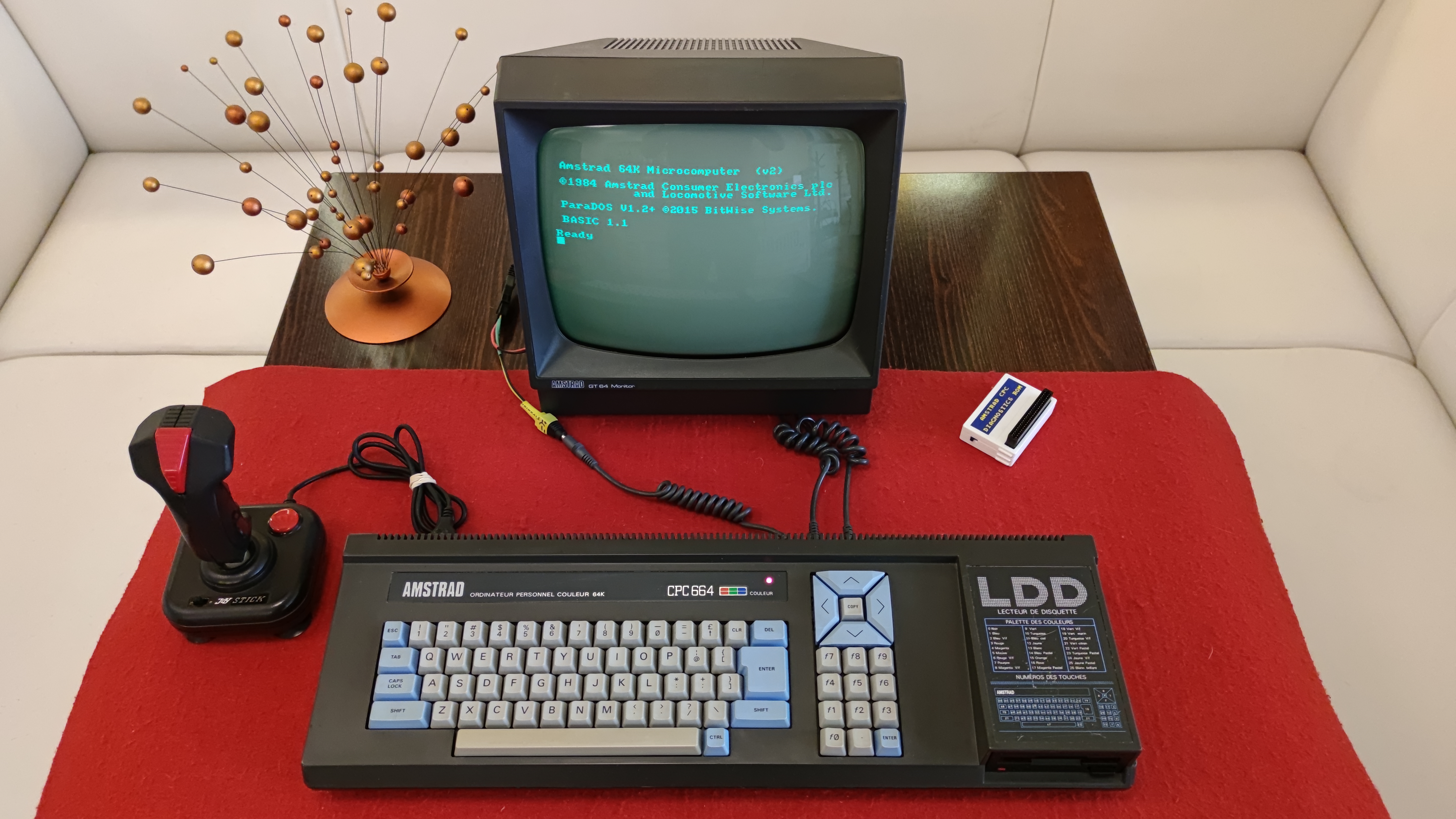 Amstrad CPC 664 — Anglie, 1985.