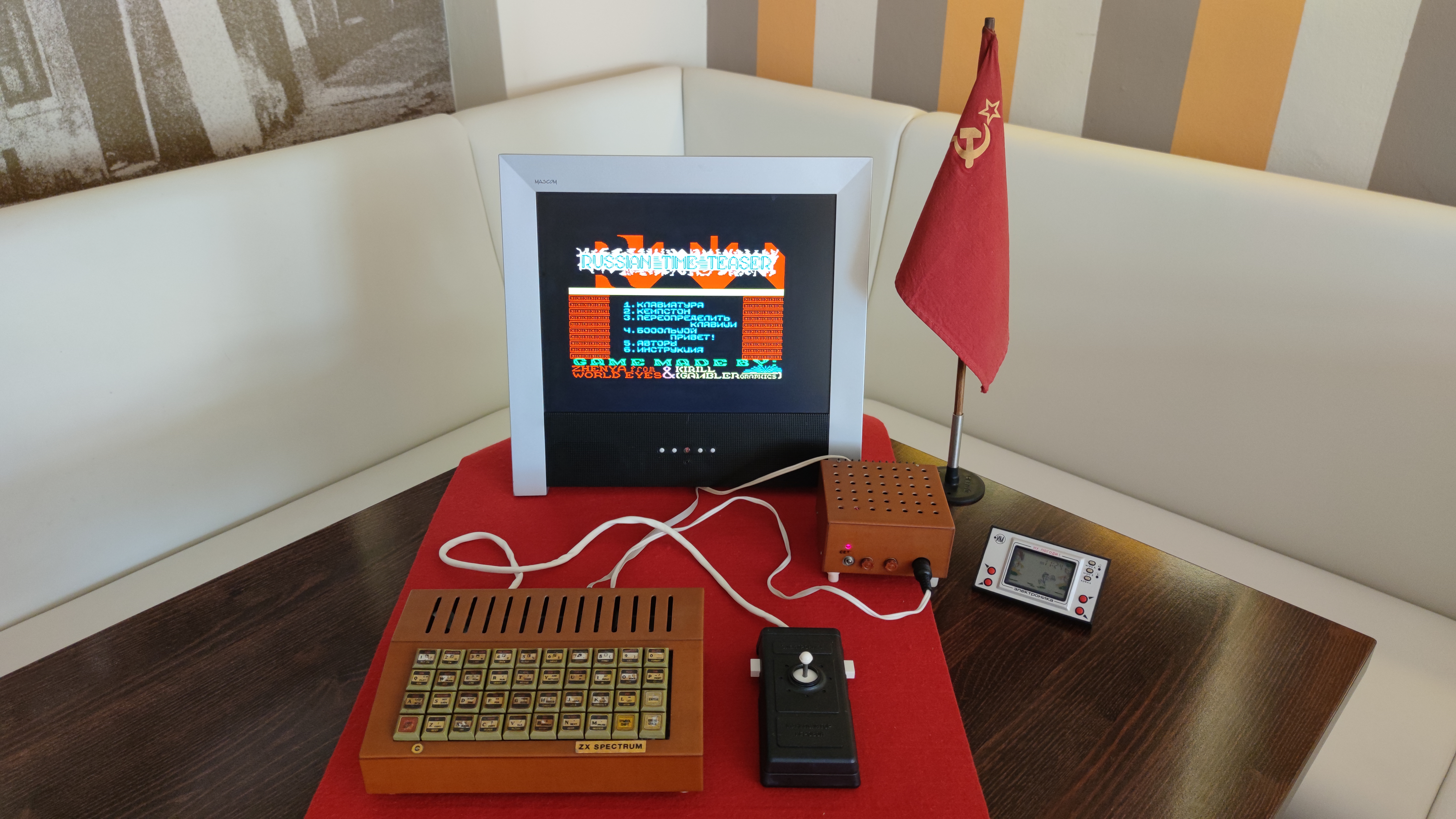 Sovětský DIY klon ZX Spectrum 48K — SSSR, 1988.