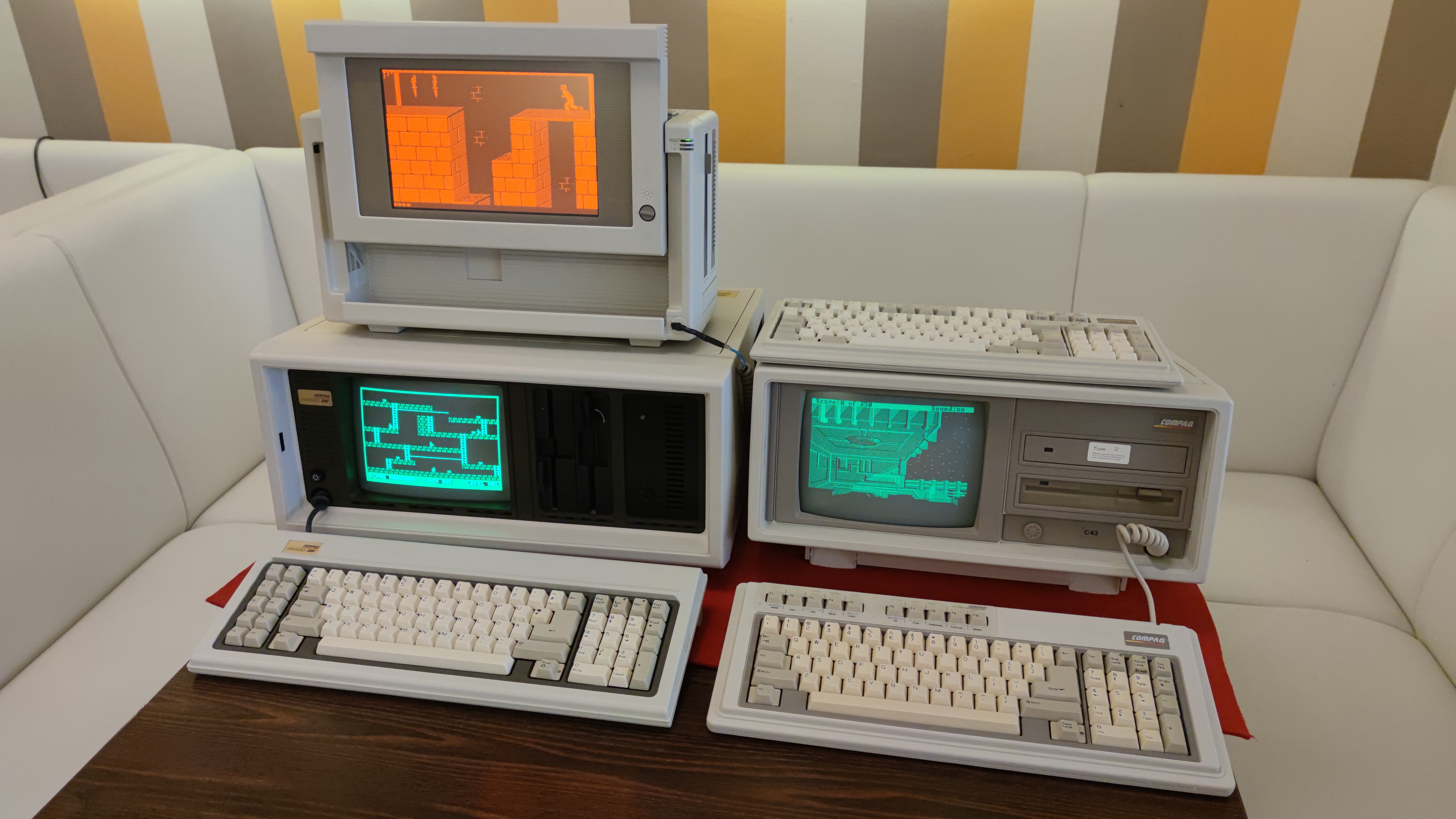 Srovnání: Compaq Portable 286 + II + 386 — USA, 1985/1986/1987.