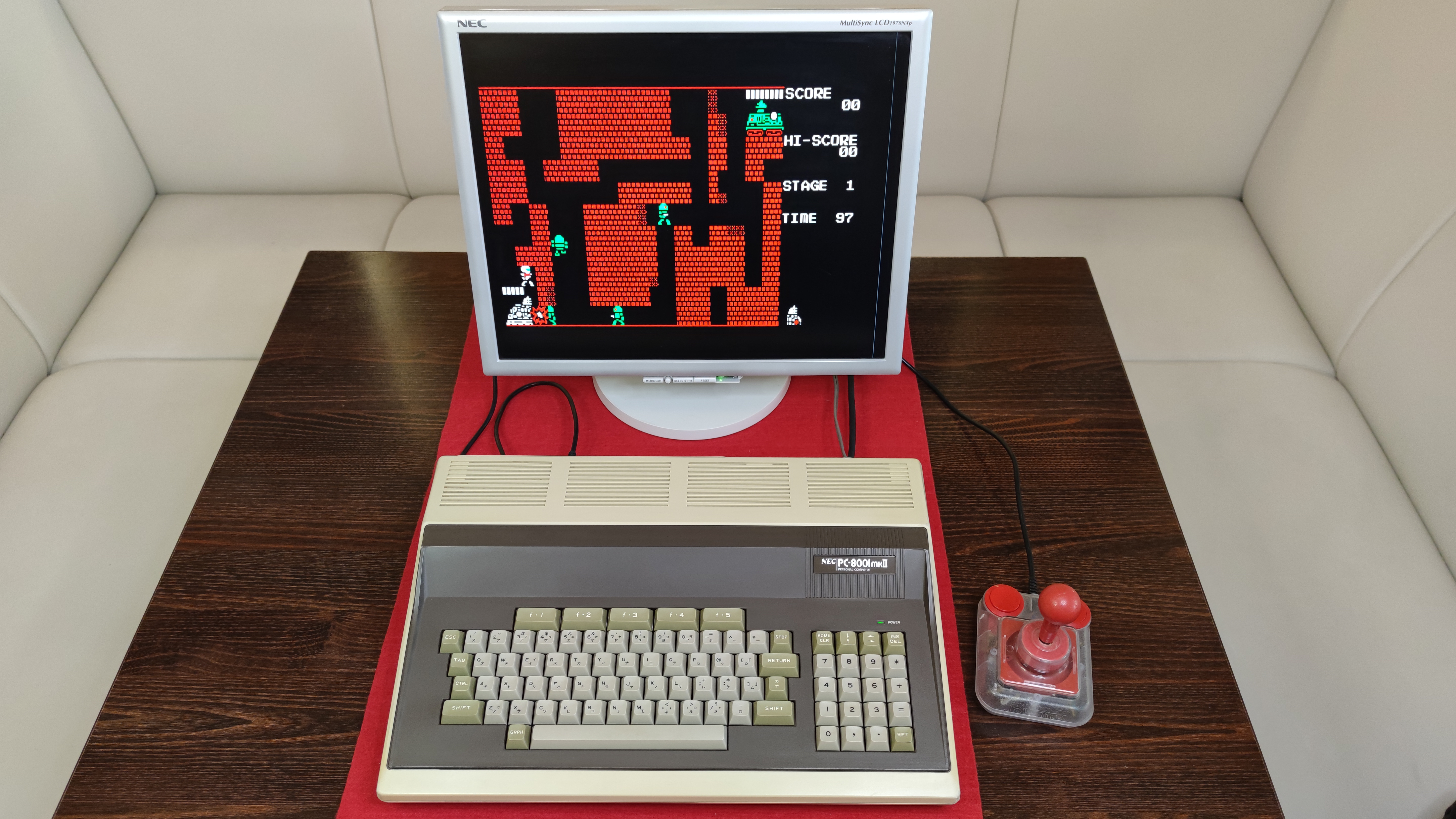 NEC PC-8001mkII — Japonsko, 1983.