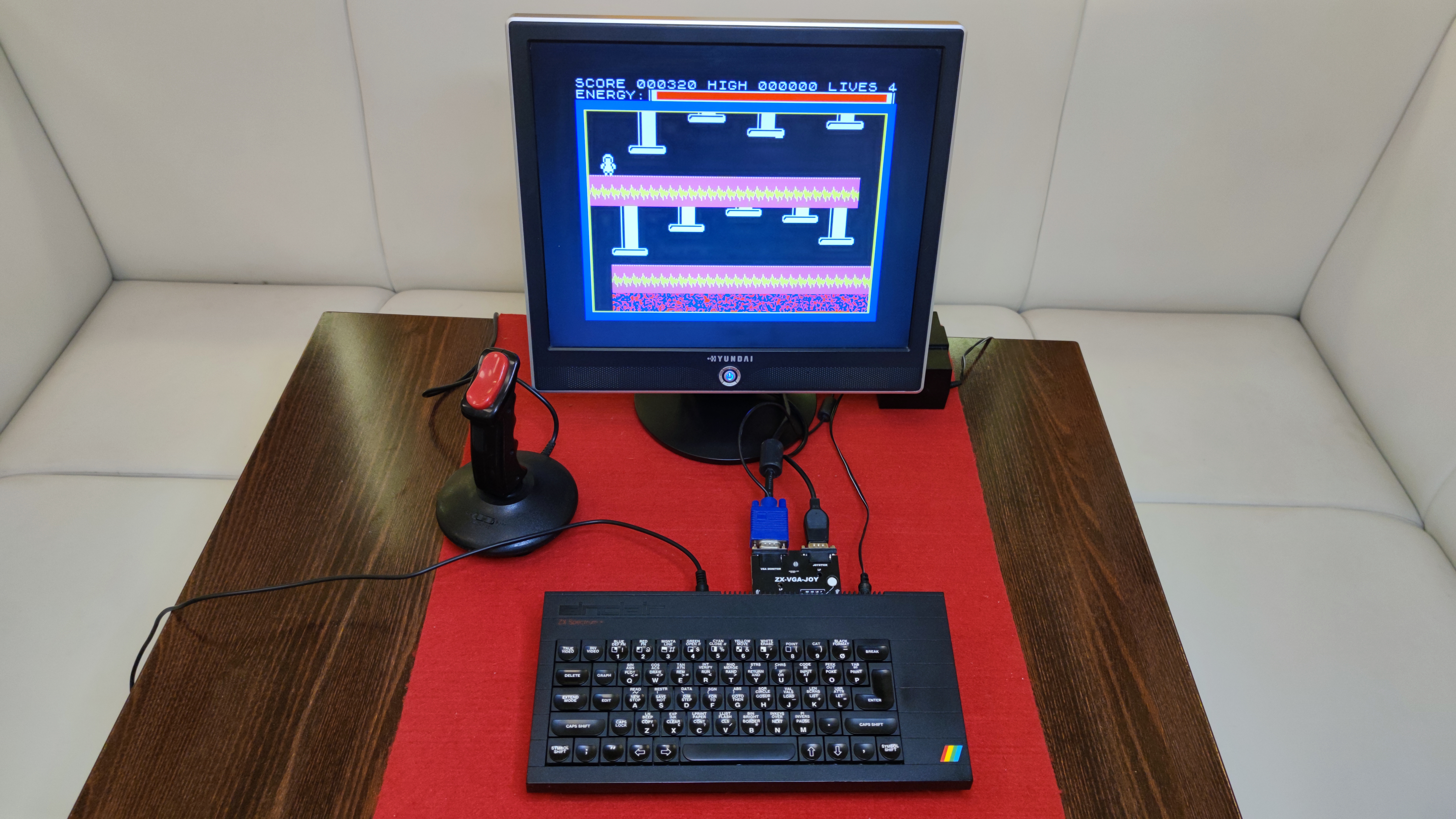 Sinclair ZX Spectrum+ — Anglie, 1984.