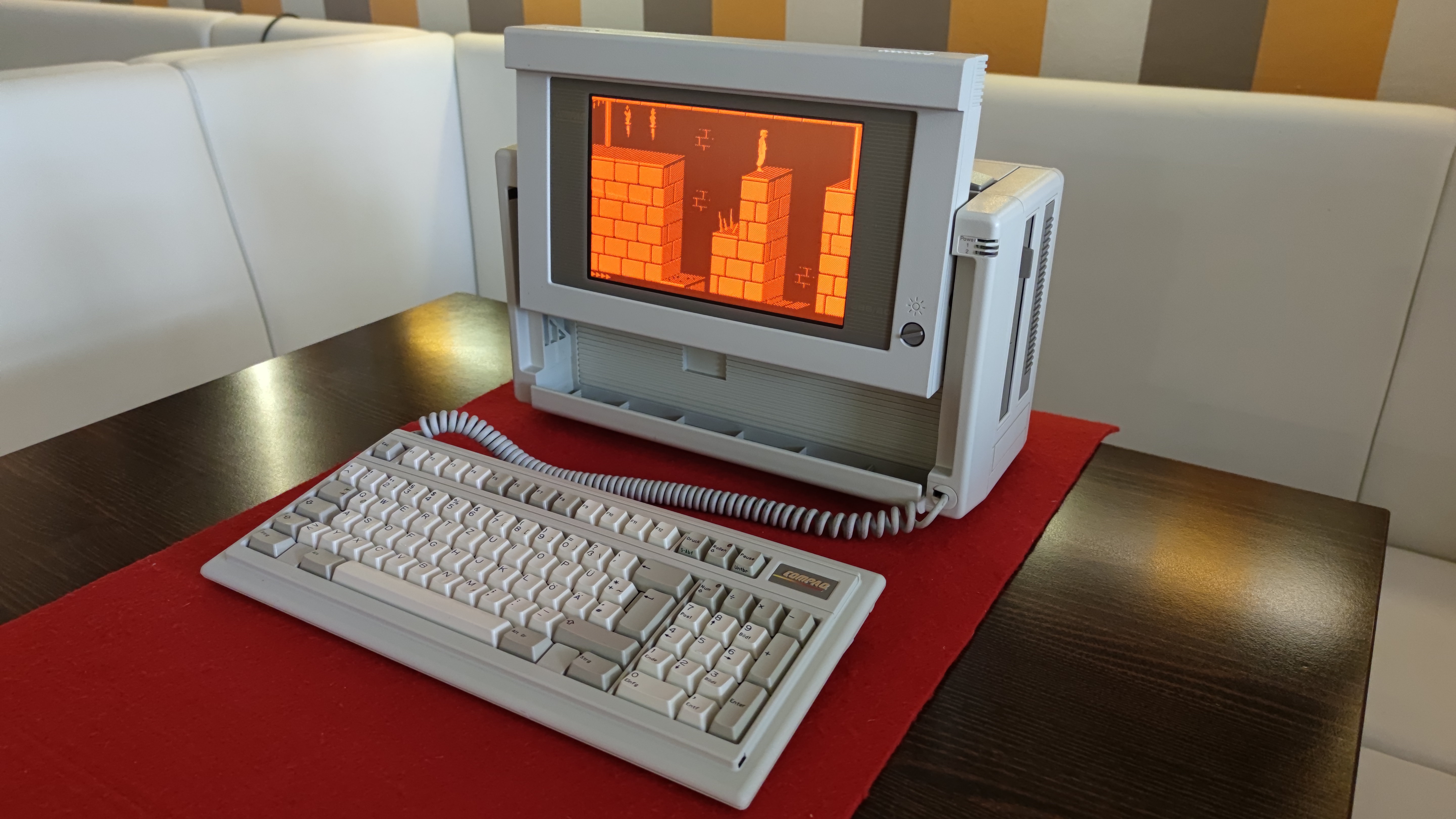 Compaq Portable 386 — USA, 1987.