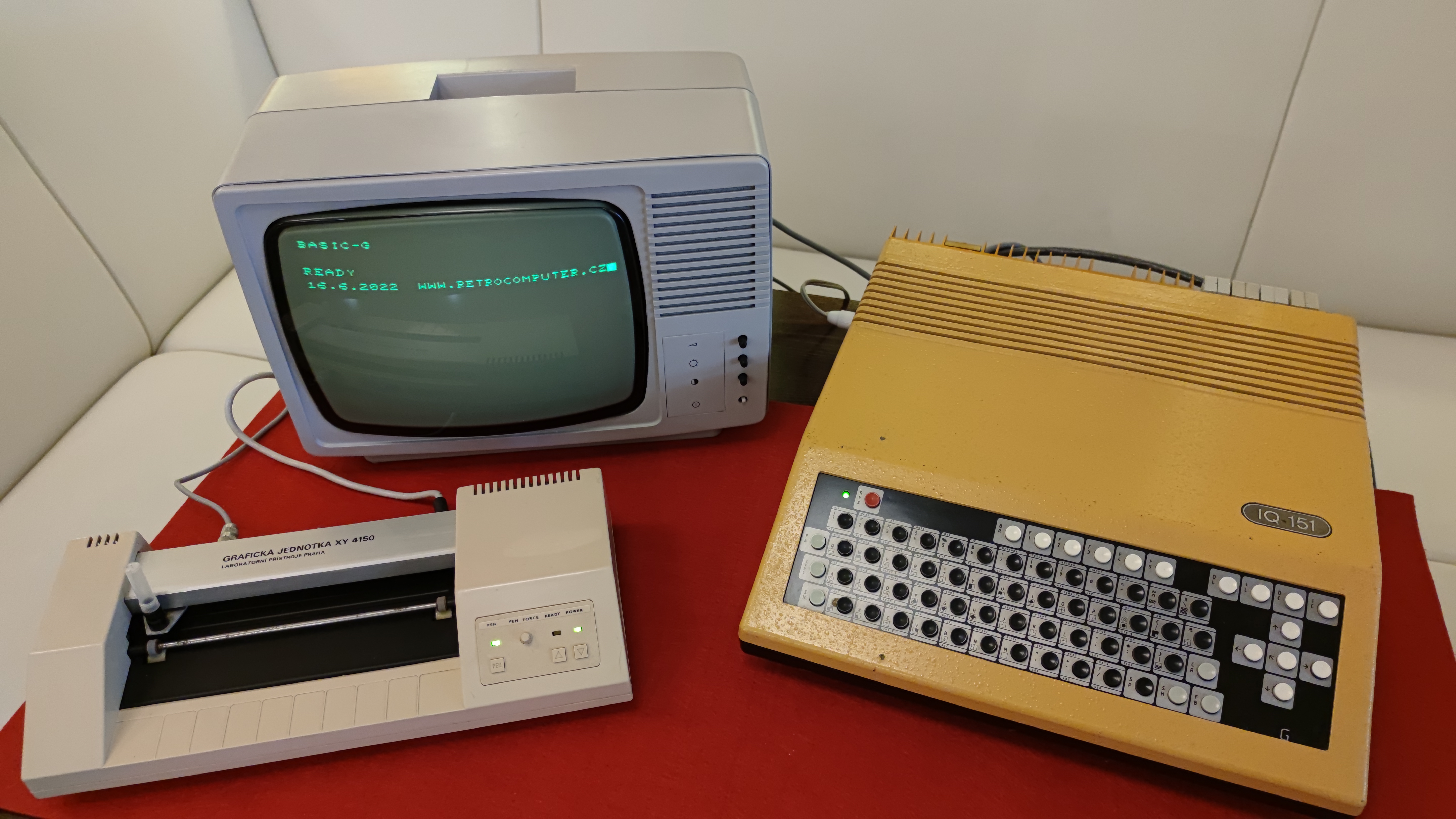IQ 151 + XY 4150 — Československo, 1985.