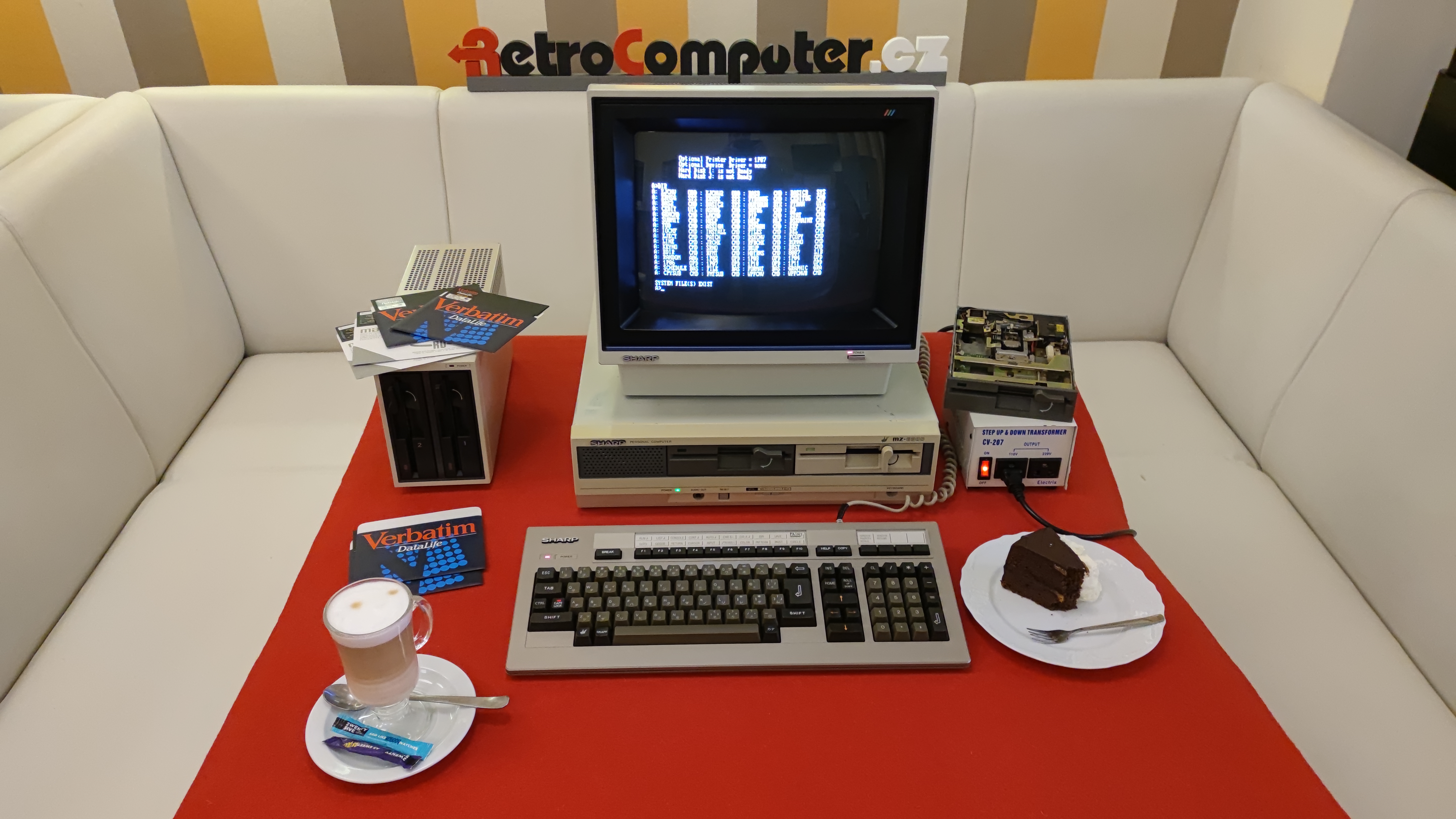 Sharp MZ-6500 (MZ-5600) — Japonsko, 1984.