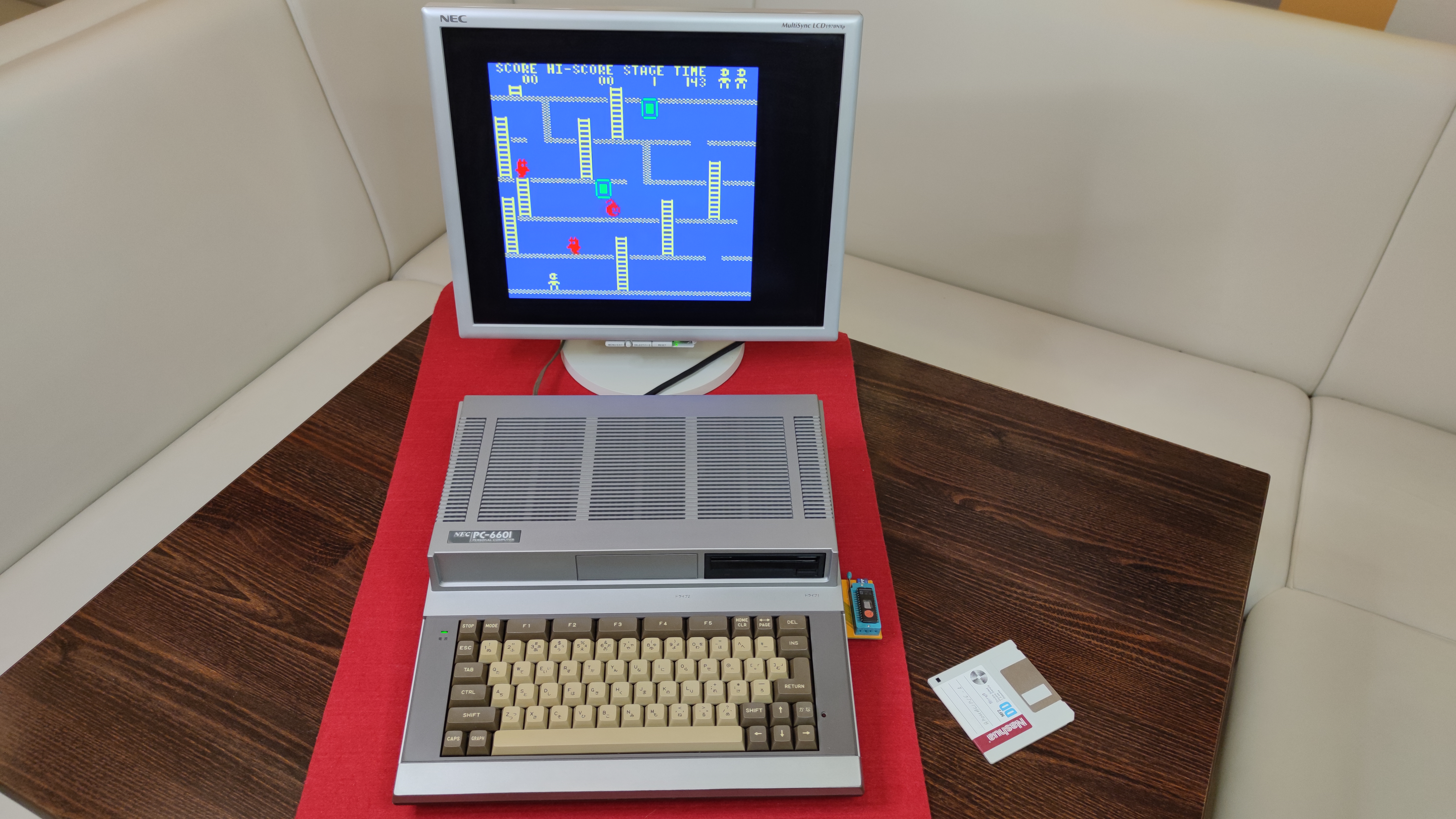 NEC PC-6601 — Japonsko, 1985.