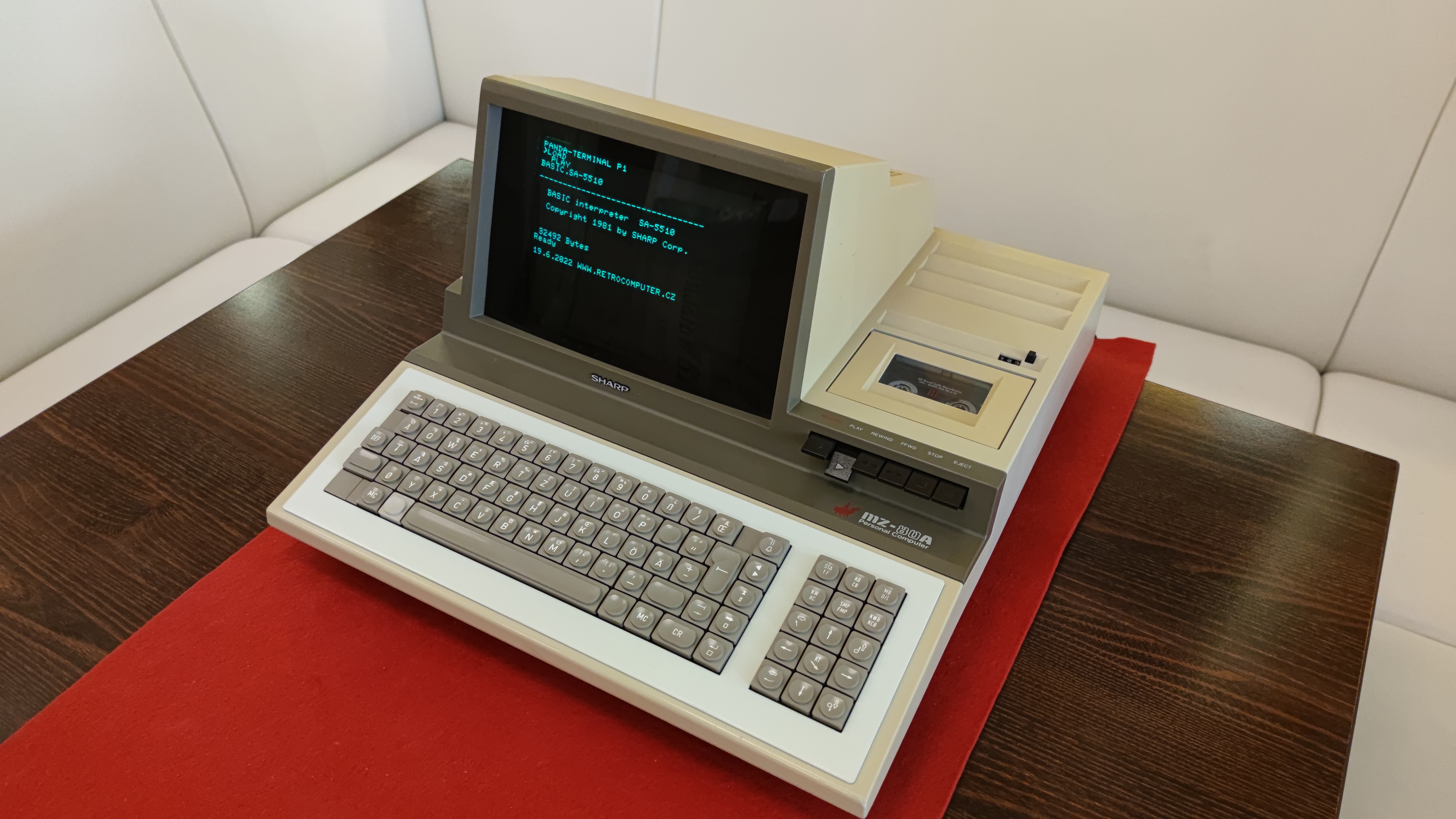 Sharp MZ-80A (Panda GmbH) — Japonsko/Německo, 1982.
