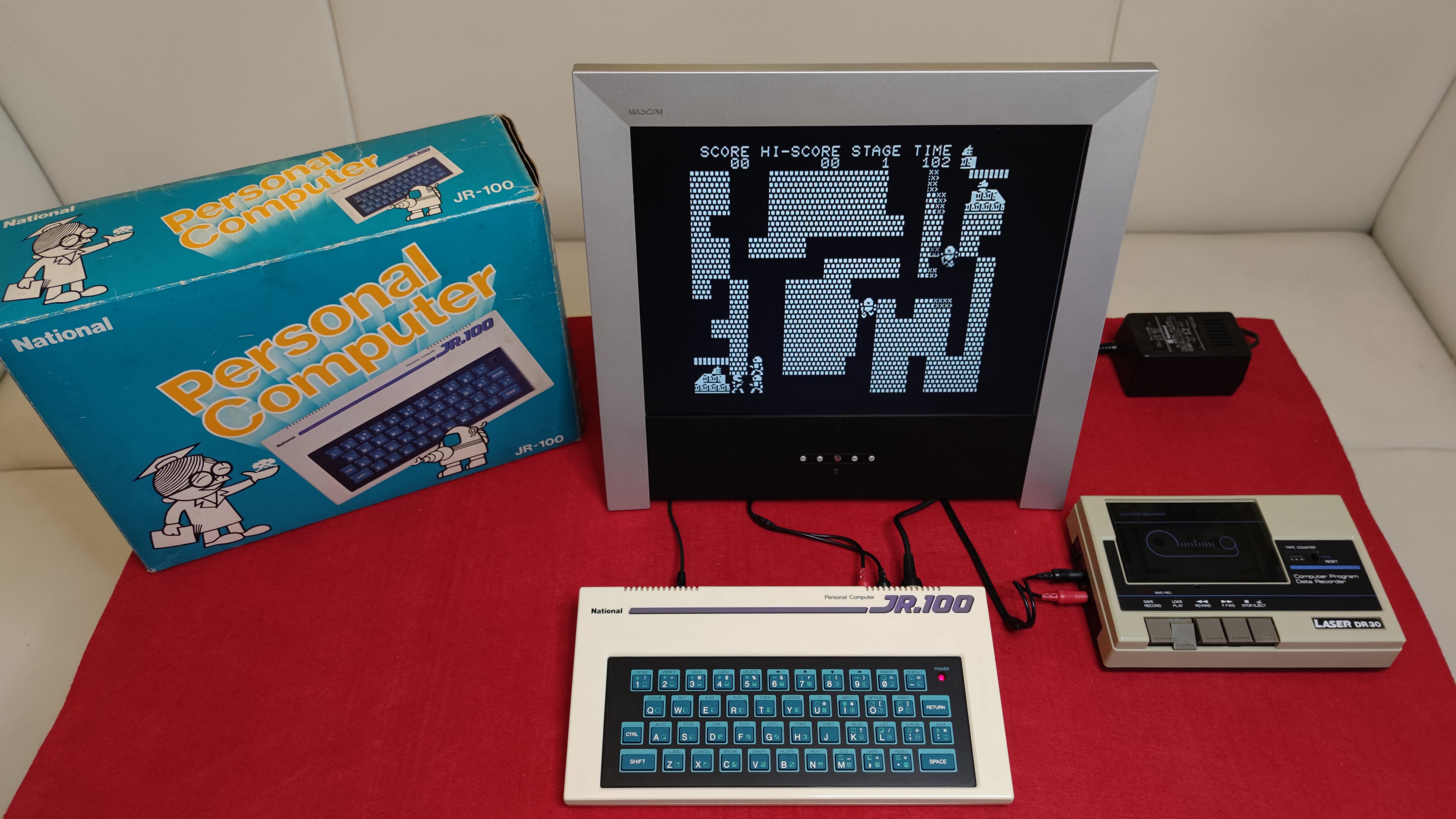 National/Panasonic JR-100 — Japonsko, 1981.