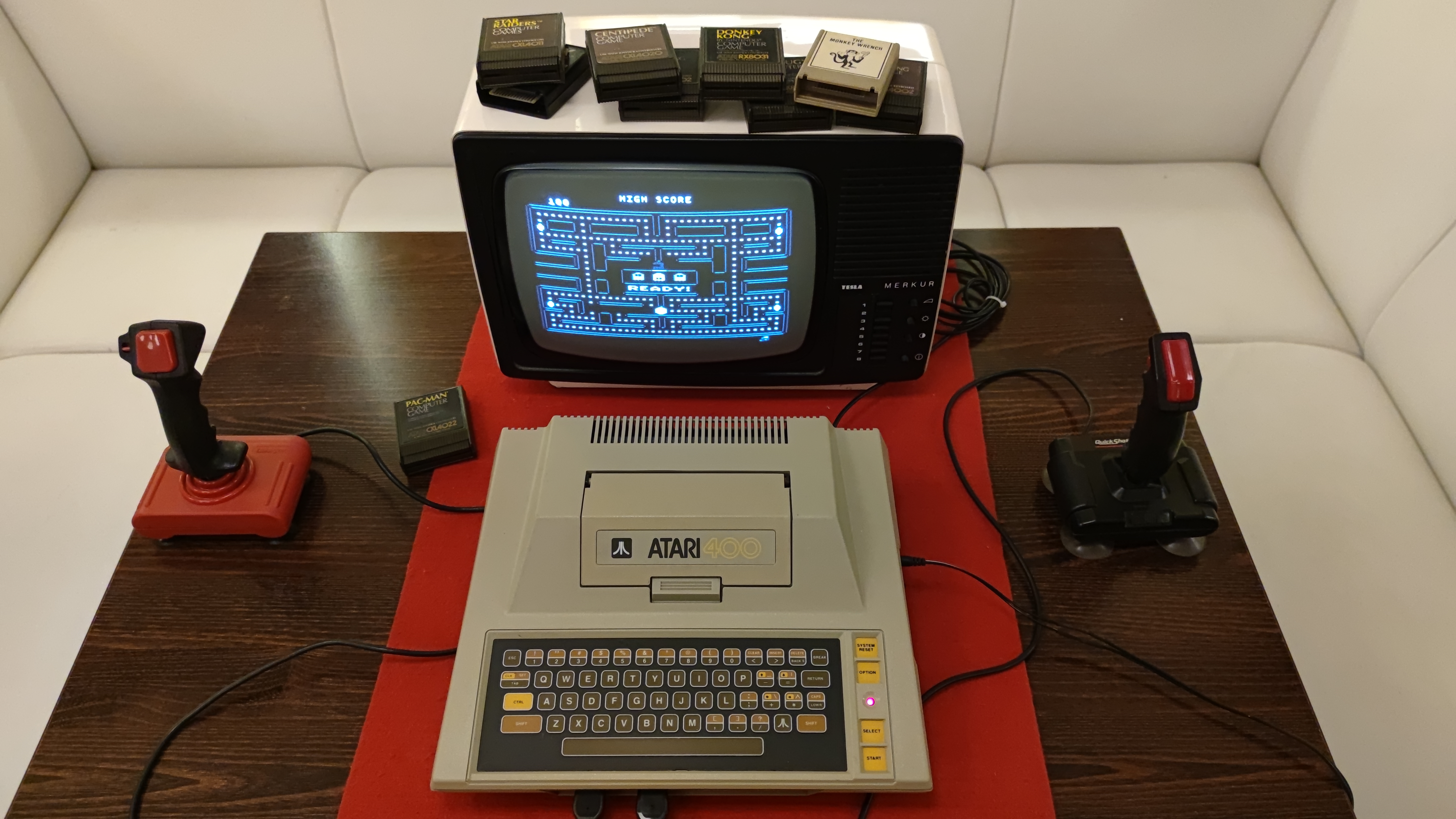 Atari 400 — USA, 1979.