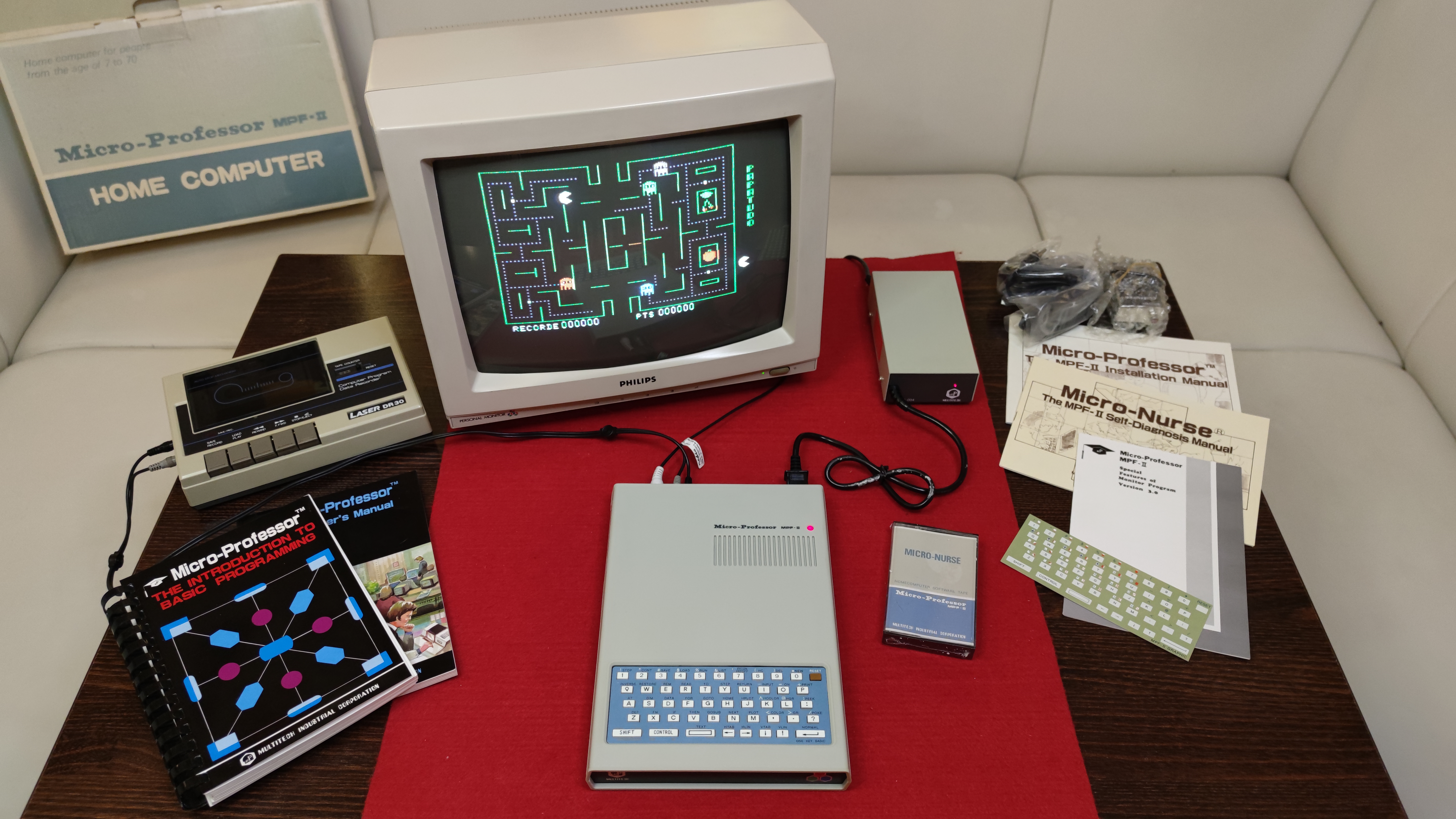 Multitech MPF-II (Microprofessor II) — Tchaj-wan, 1982.