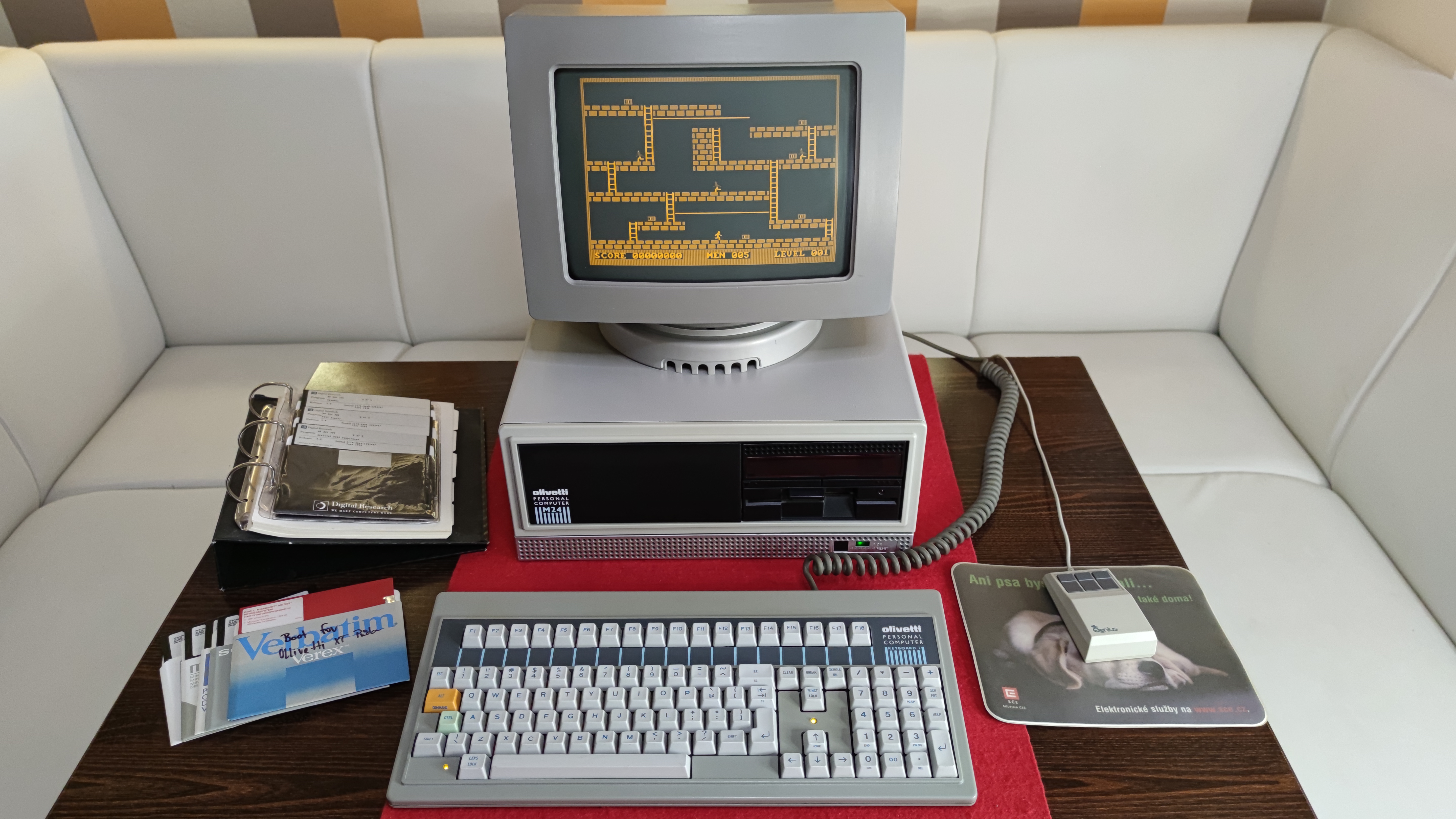 Olivetti M24 XP1050 — Itálie, 1983.