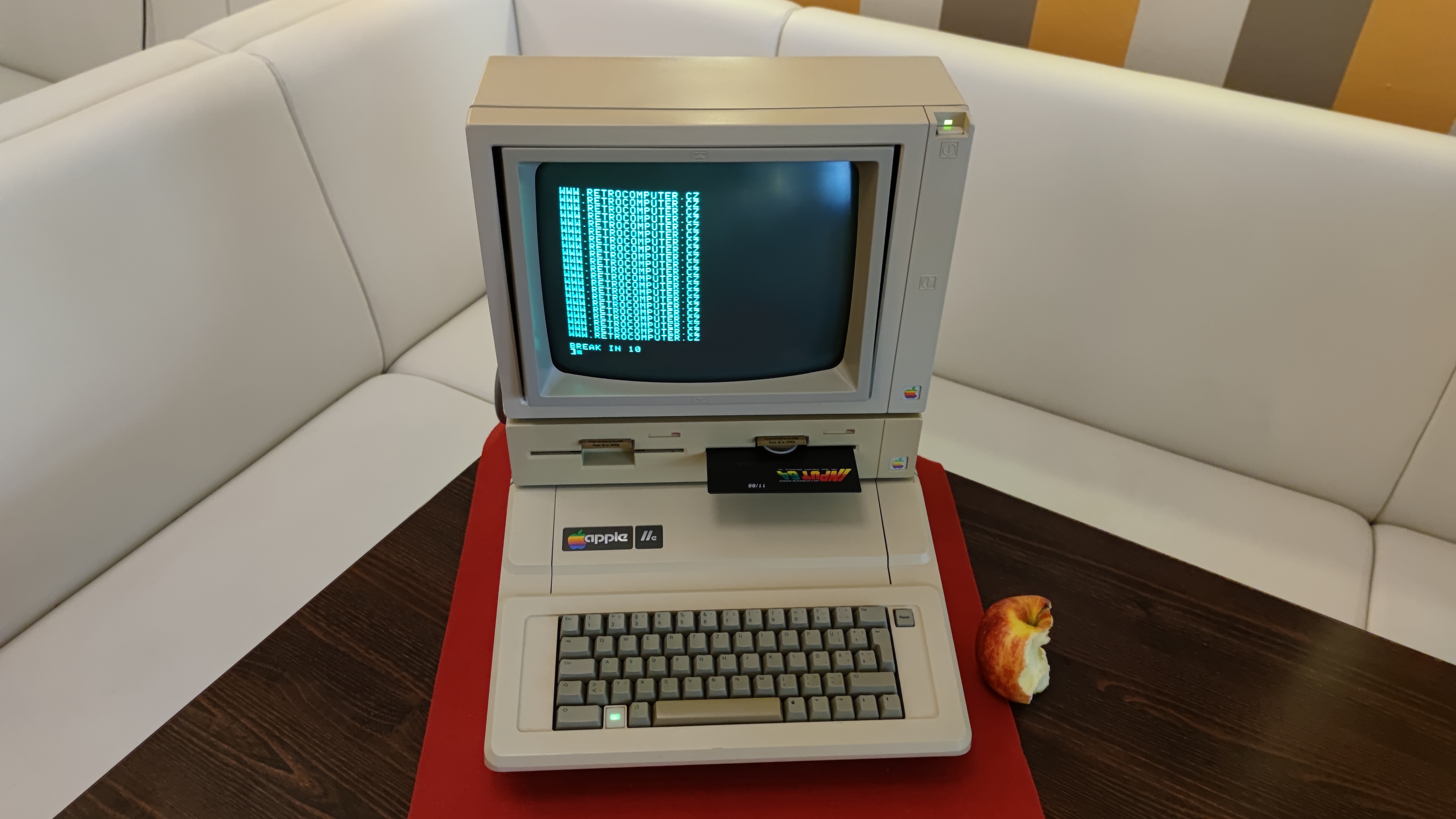 Apple IIe — USA, 1984.