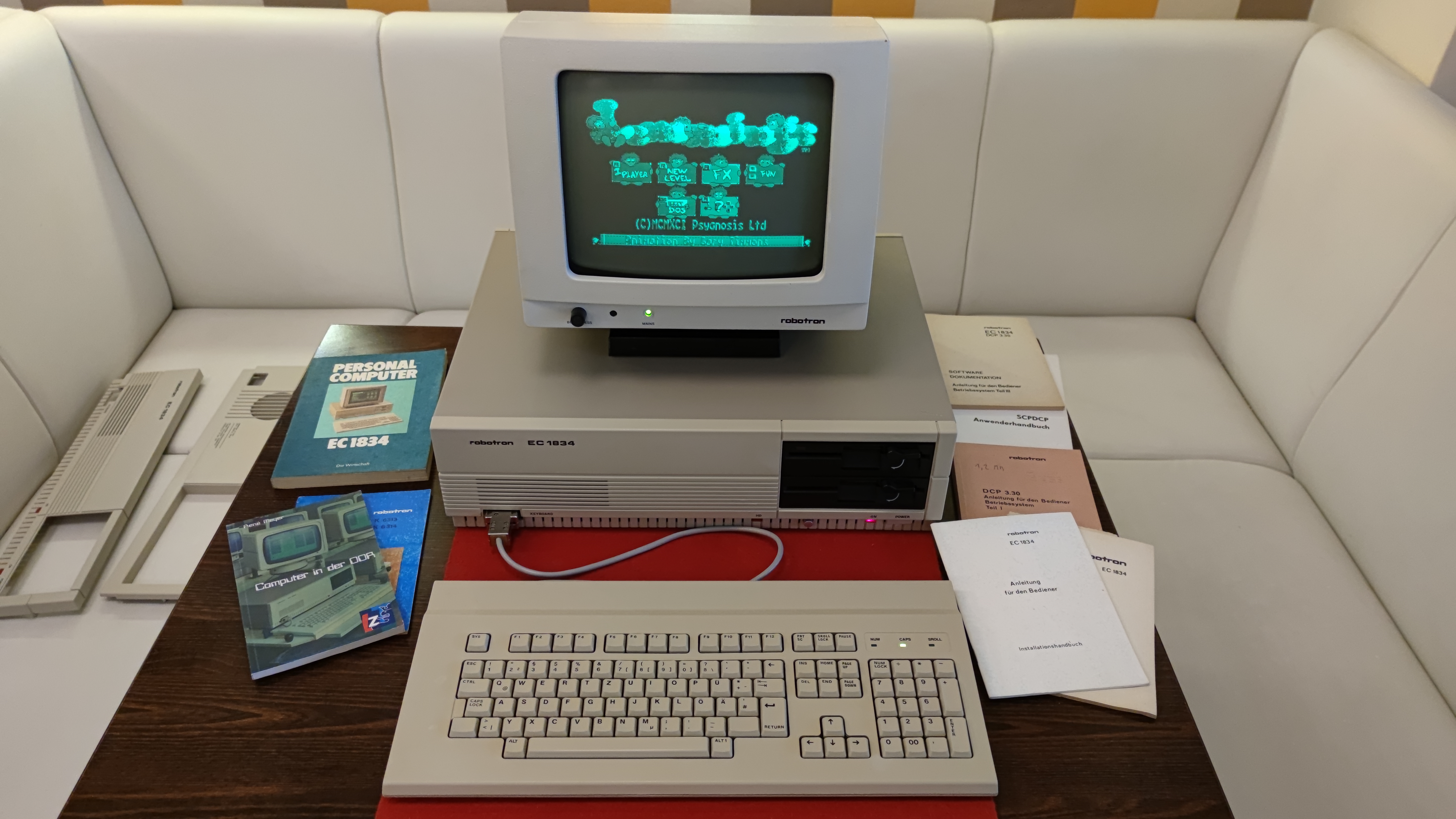 Robotron EC 1834 — NDR, 1986.