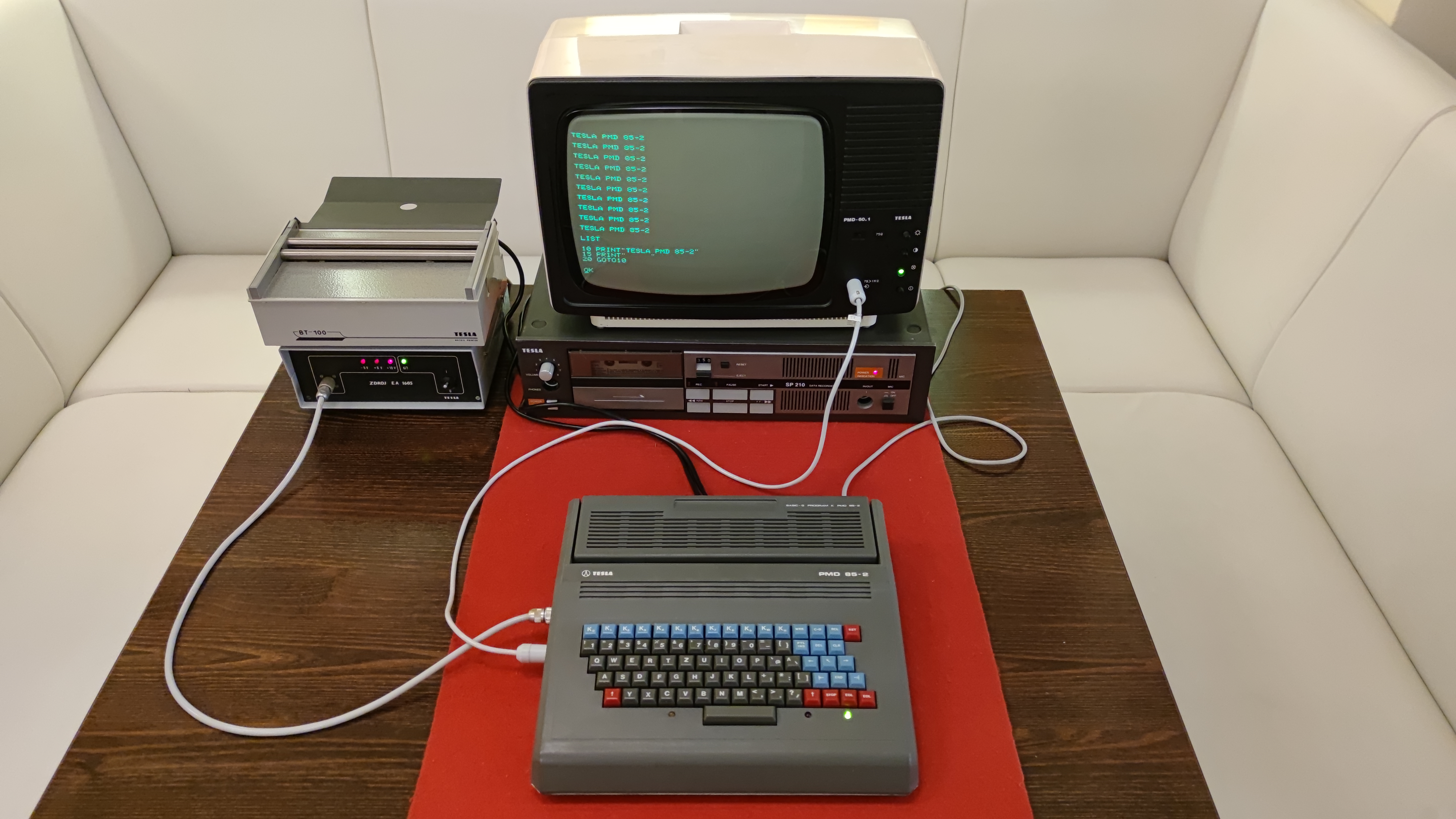 Tesla PMD 85-2 — Československo, 1986.
