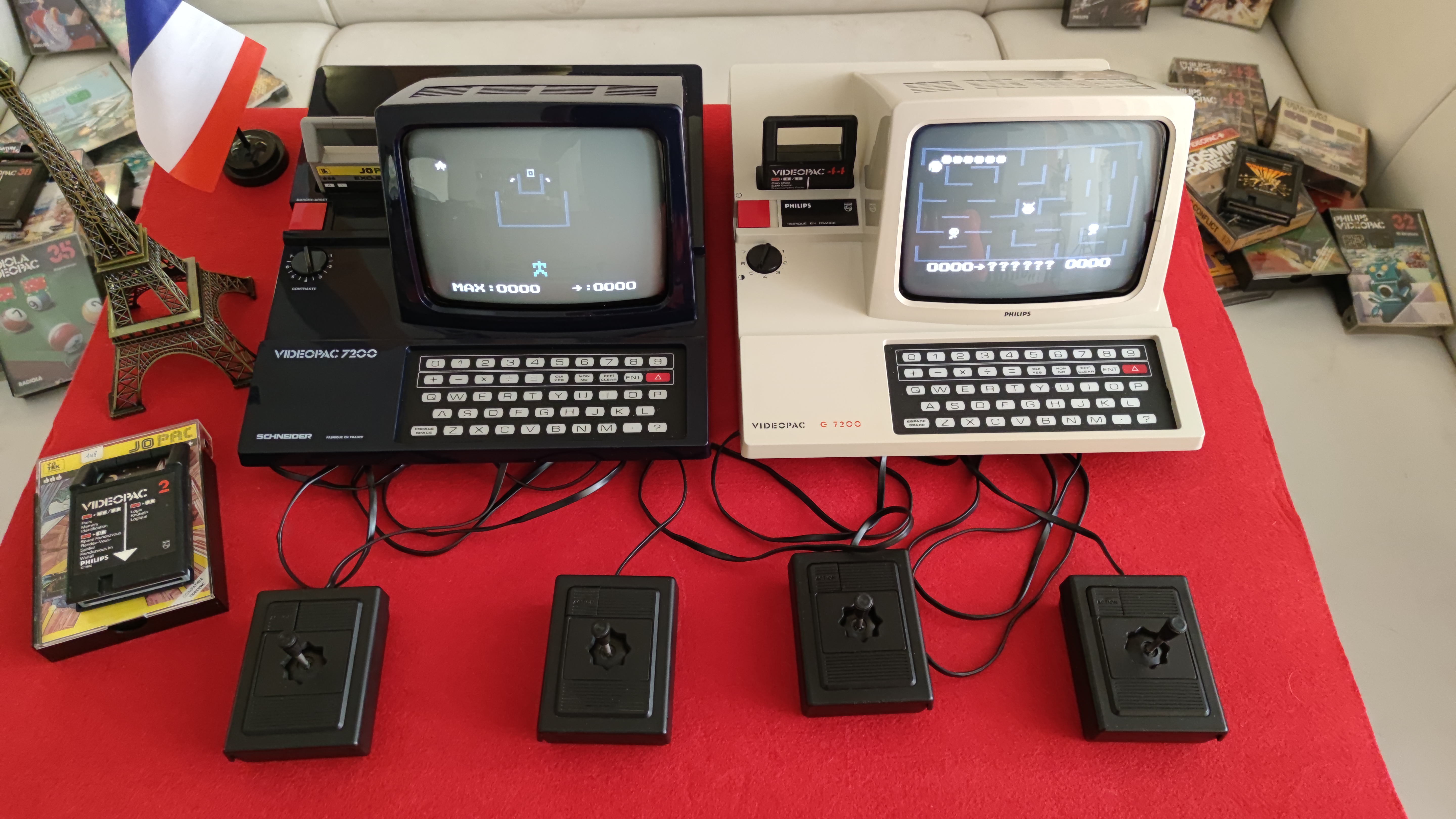 Srovnání: Schneider Videopac 7200 × Philips Videopac G7200 — Francie, 1983.