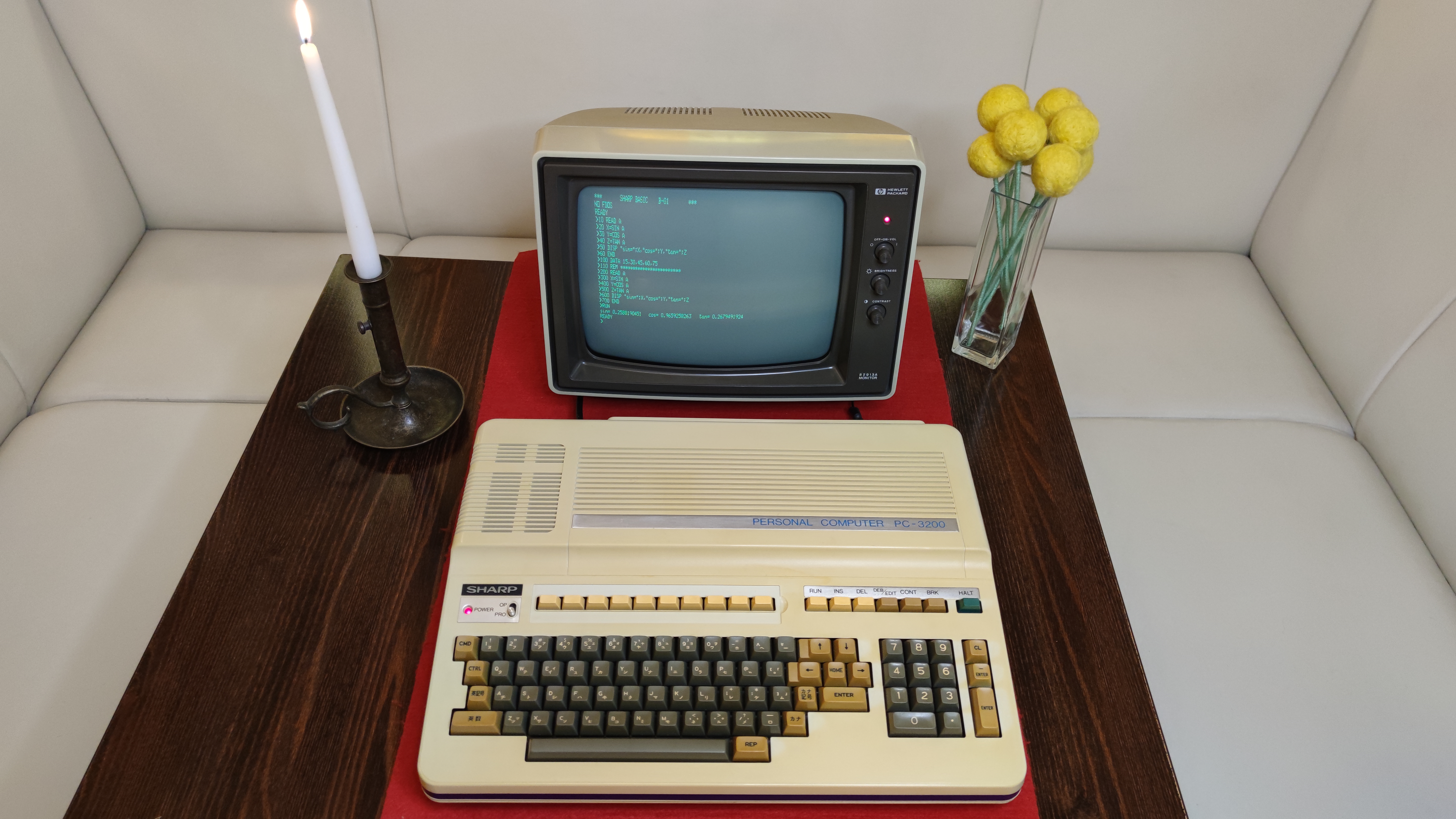 Sharp PC-3200S — Japonsko, 1980.