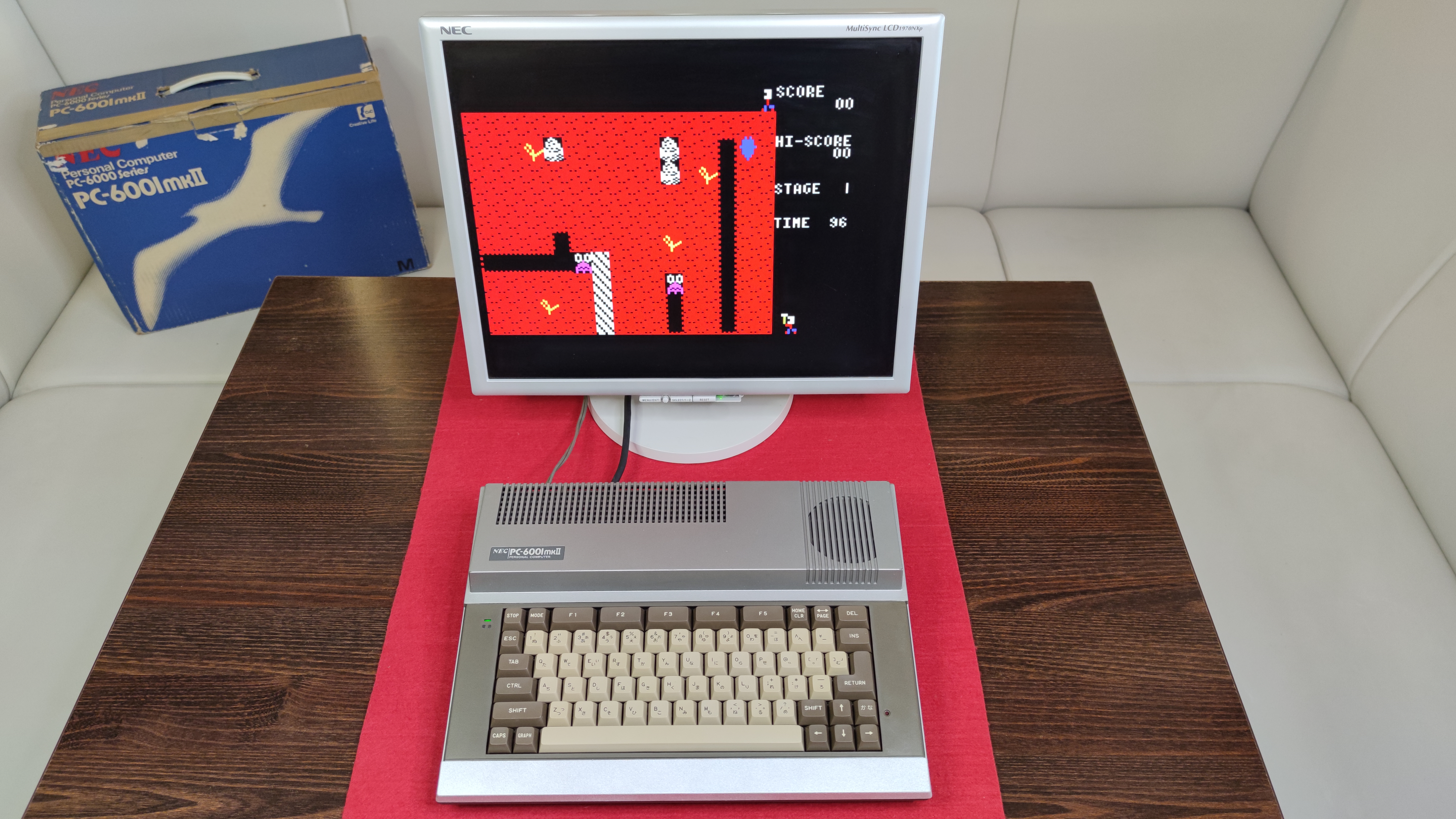 NEC PC-6001mkII — Japonsko, 1983.
