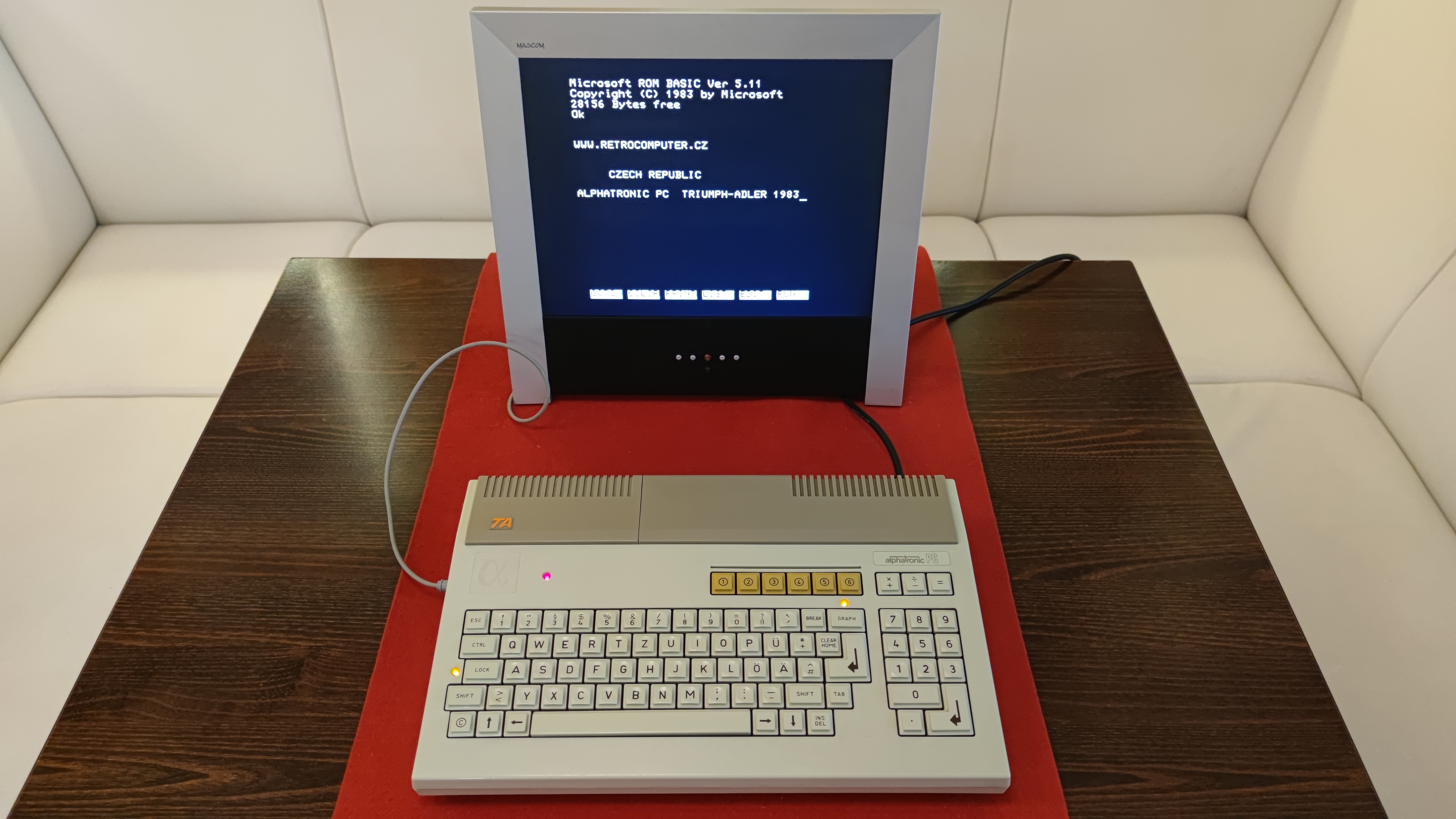 Triumph-Adler Alphatronic PC — Západní Německo, 1983.