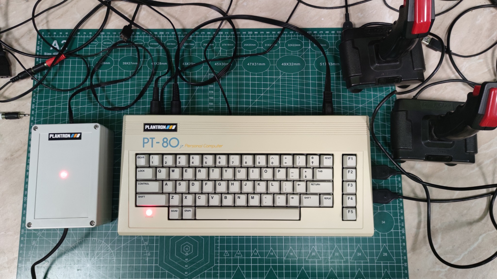 Plantron PT-80 jr — Hongkong/Západní Německo, 1984.