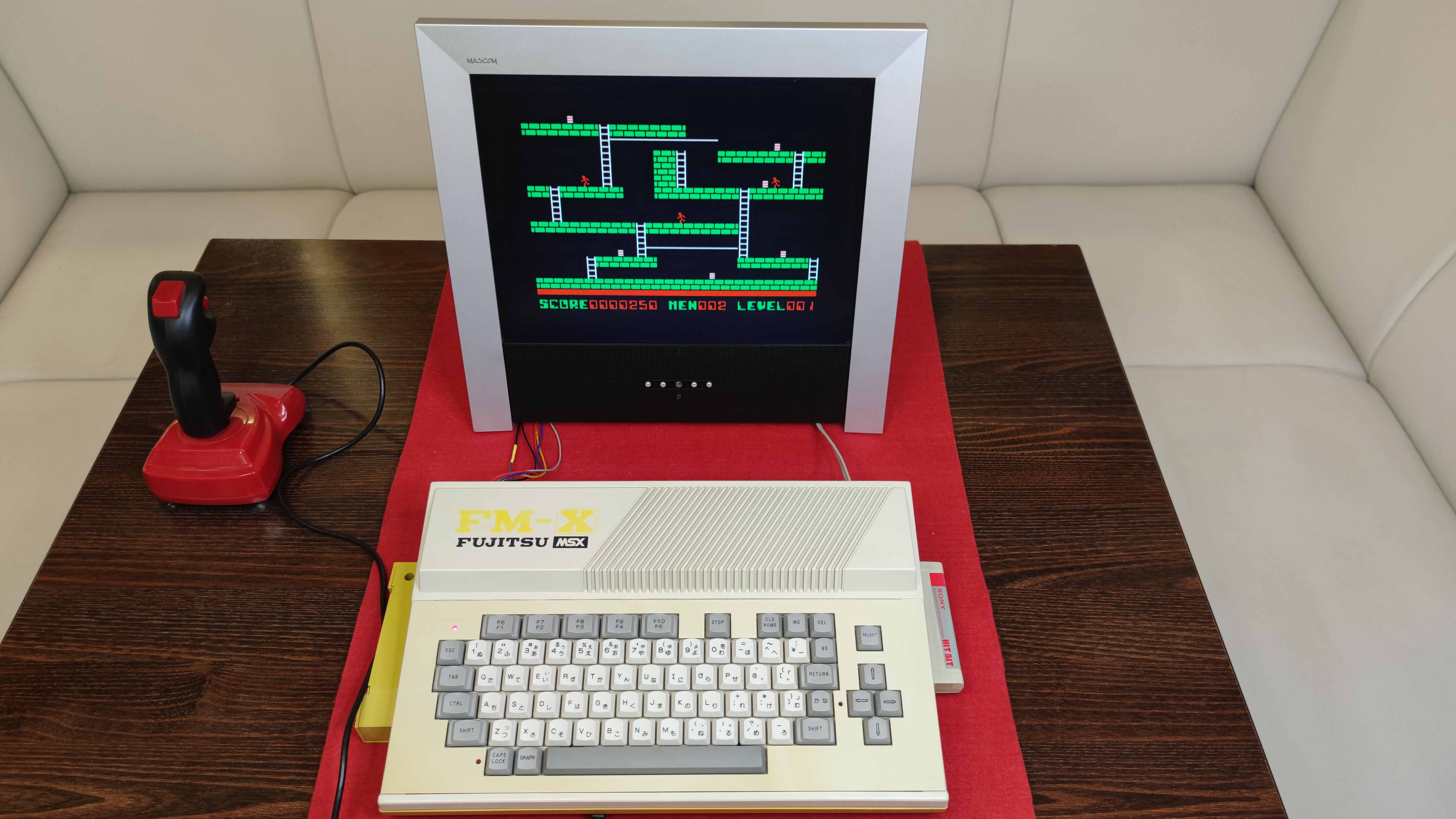 Fujitsu FM-X — Japonsko, 1983.