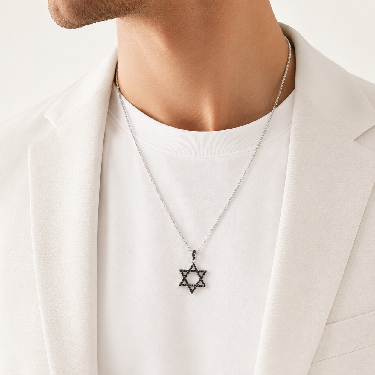שרשרת מגן דוד משובצת יהלומים שחורים