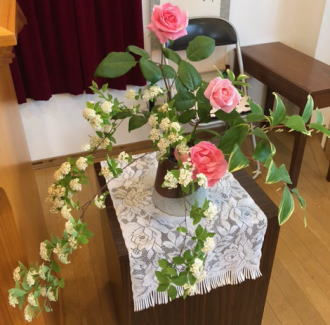 花材/小手毬・鳴子百合・ばら