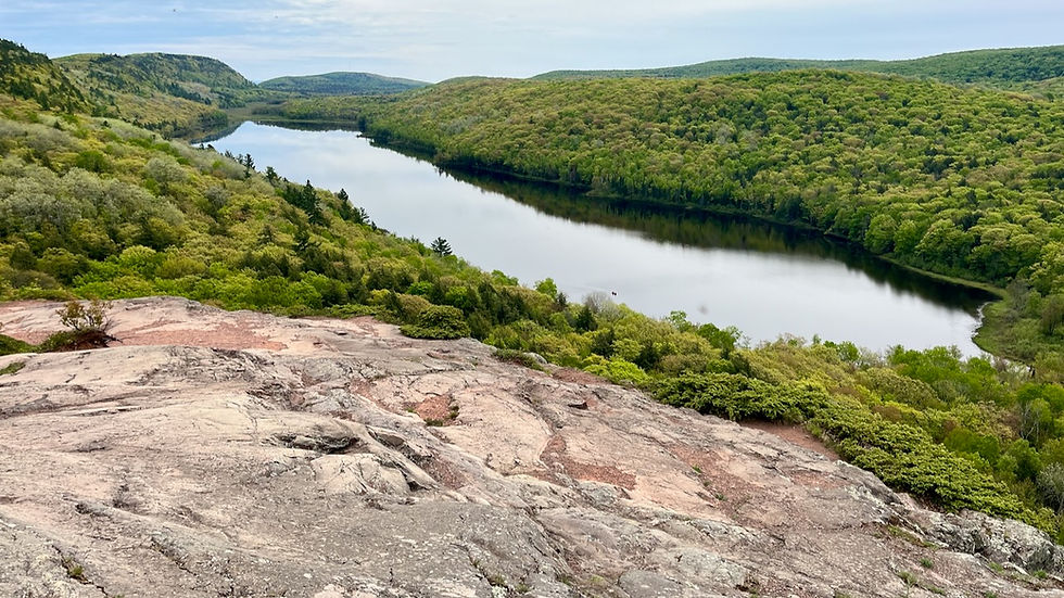 Lake of the Clouds is about 1 mile long, but according to the park signage at the start of the 0.5 mile trail to the viewing site, averages only 15 feet deep.