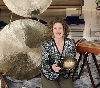 MERLYN HOLMES brings Sound Bath to Bhakti Shakti Kirtan: Sunday Night Live