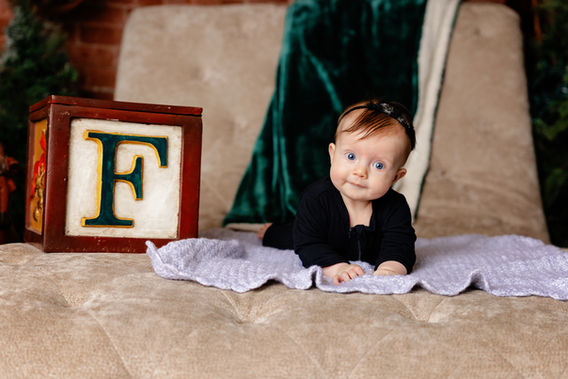 Christmas portrait newborn, first Christmas newborn