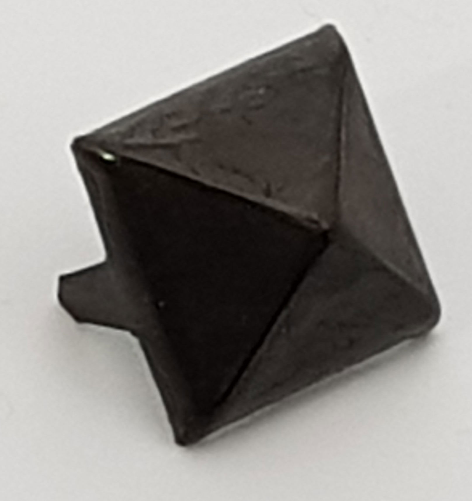 Pyramid  Stud Black