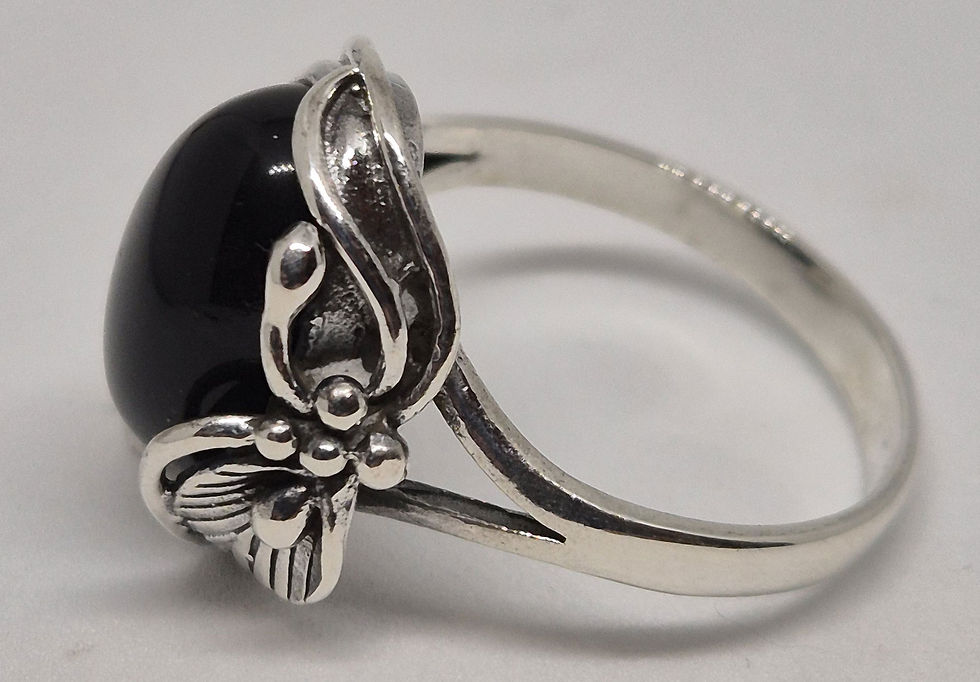 Thumbnail: Black Oval Stoned Ring