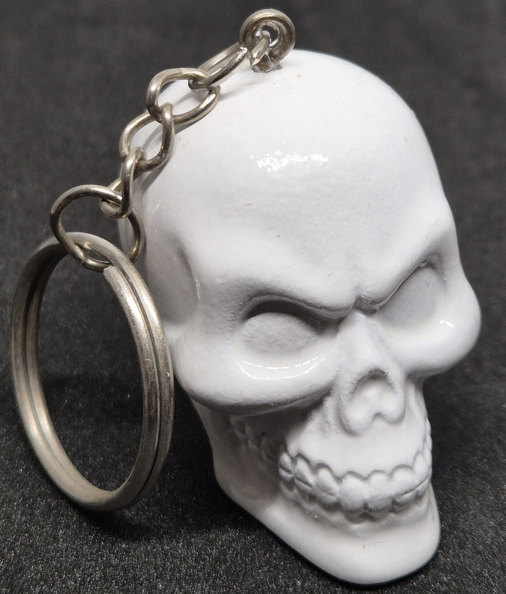 Skull Keyring White